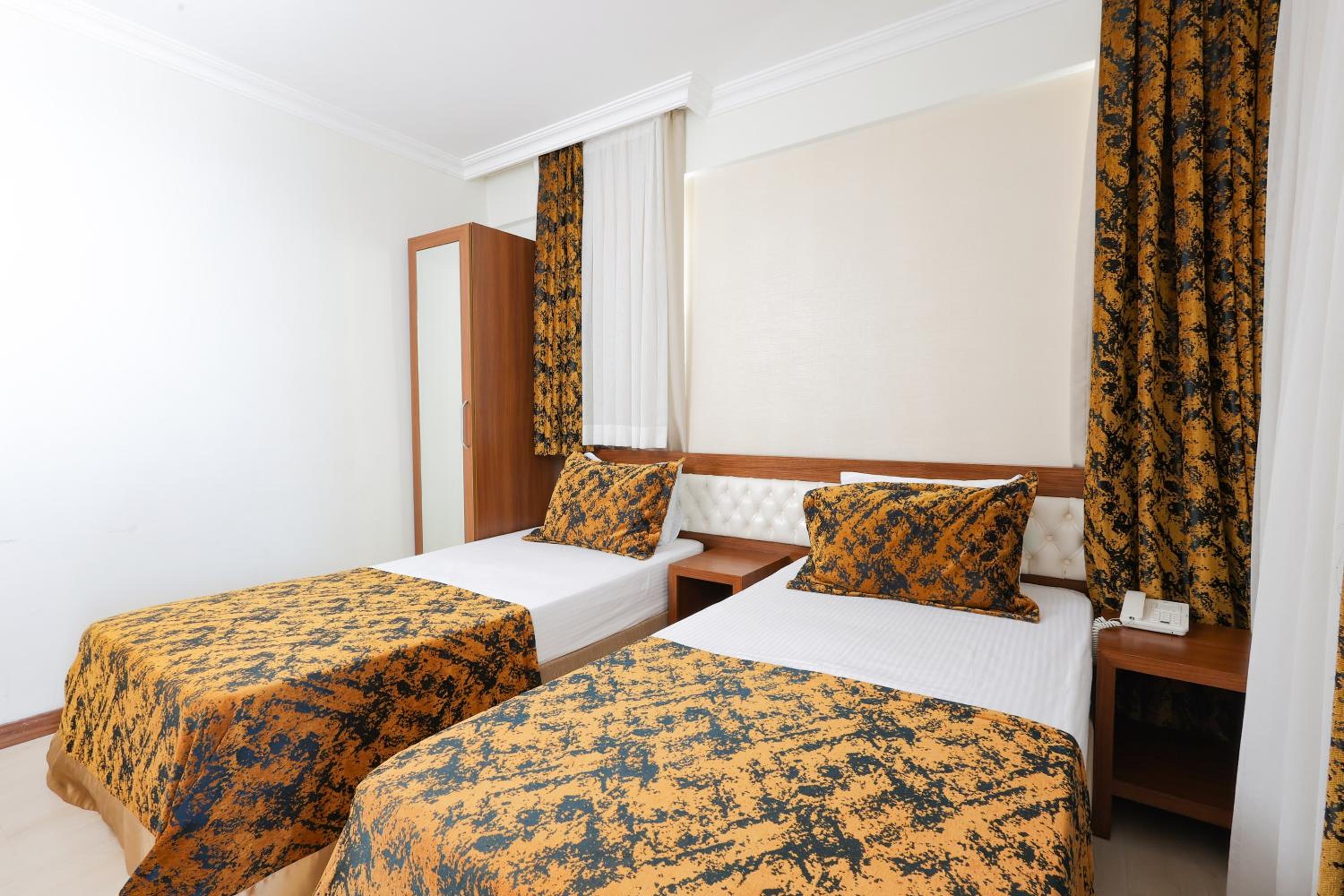 Standard Twin Room with Sea View