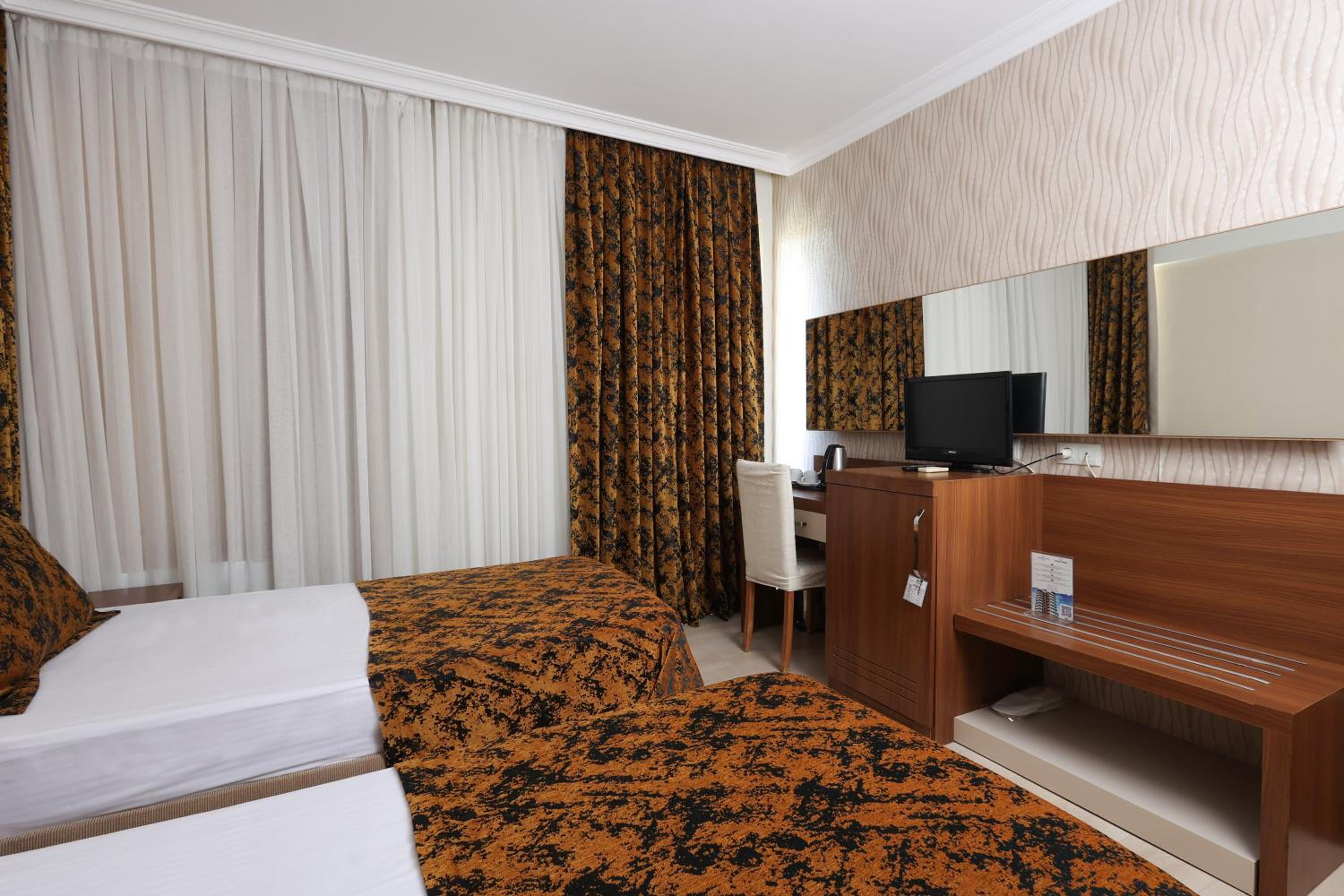 Standard Twin Room with Sea View
