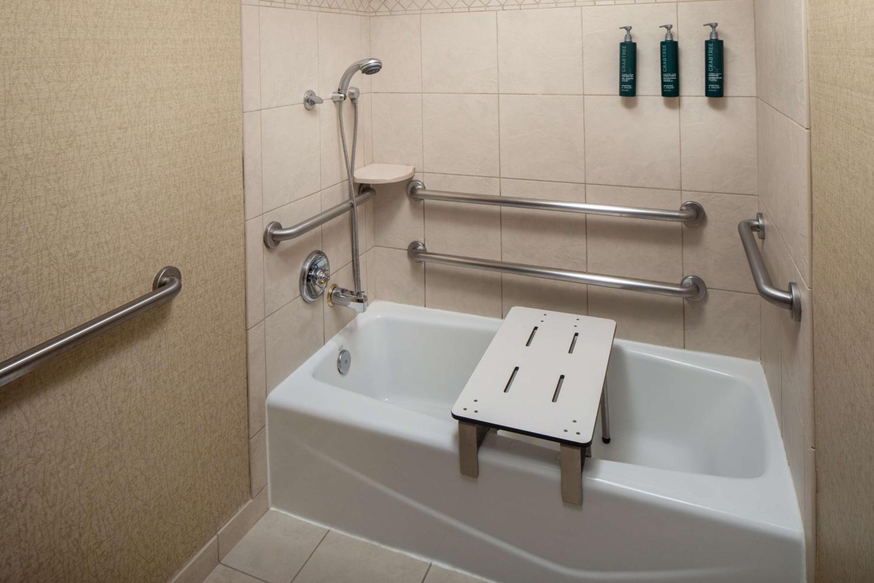 Double Room with Two Double Beds and Tub - Mobility/Hearing Accessible - Photo 6