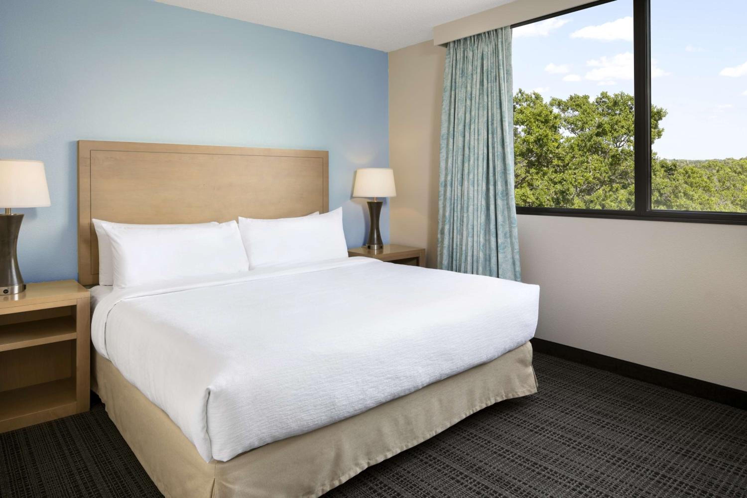 King Corner Suite with City View - Non-Smoking photo 1