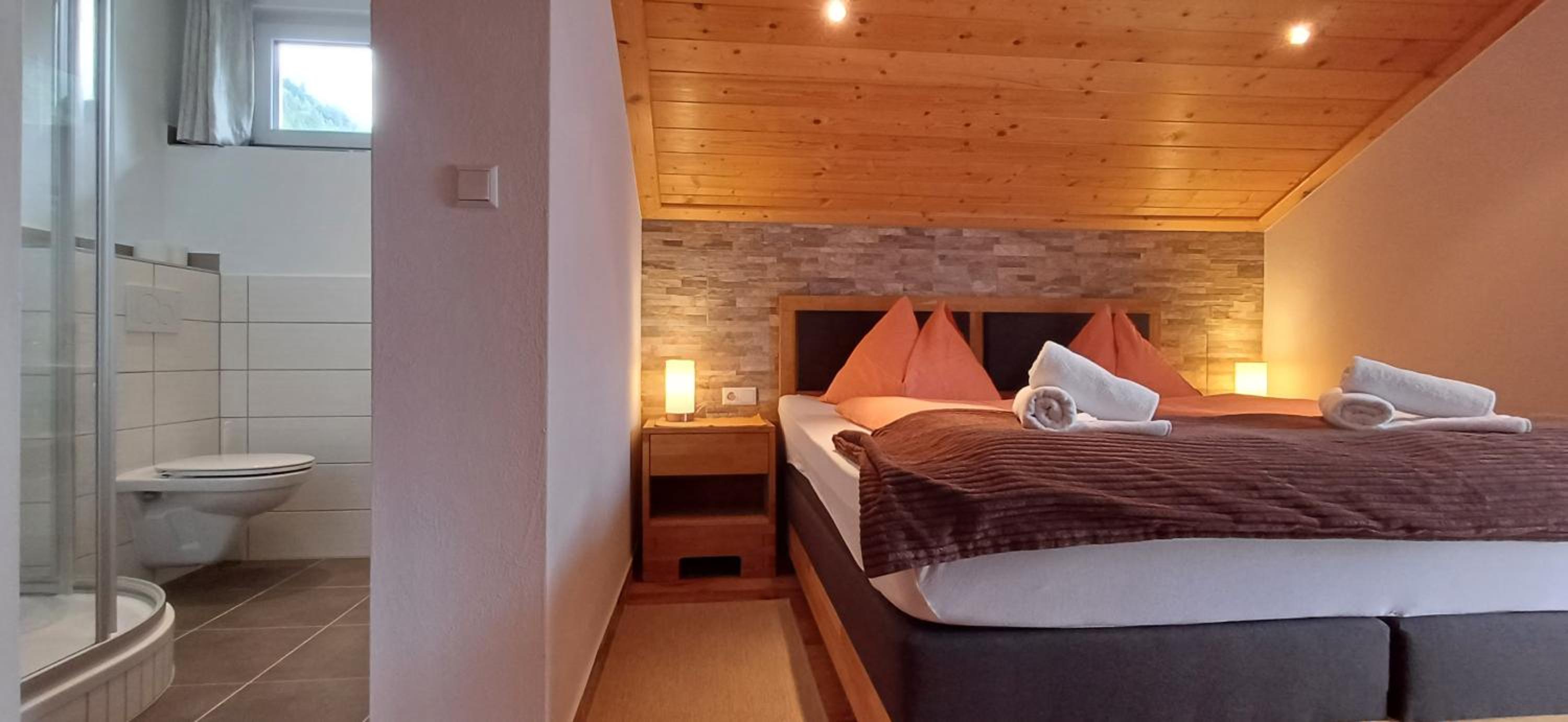 Deluxe Double Room with Shower photo 3