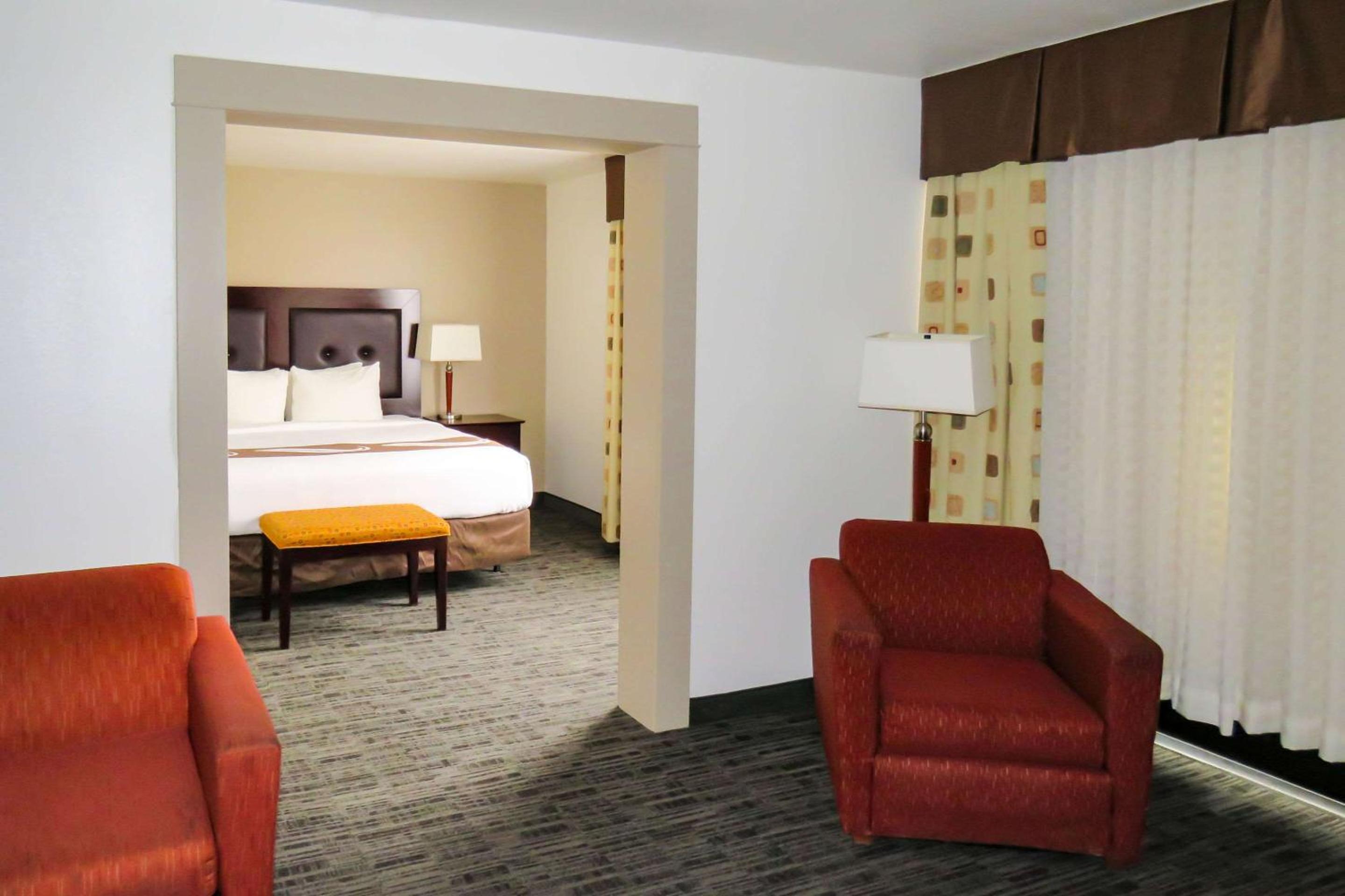 King Suite - Photo 3