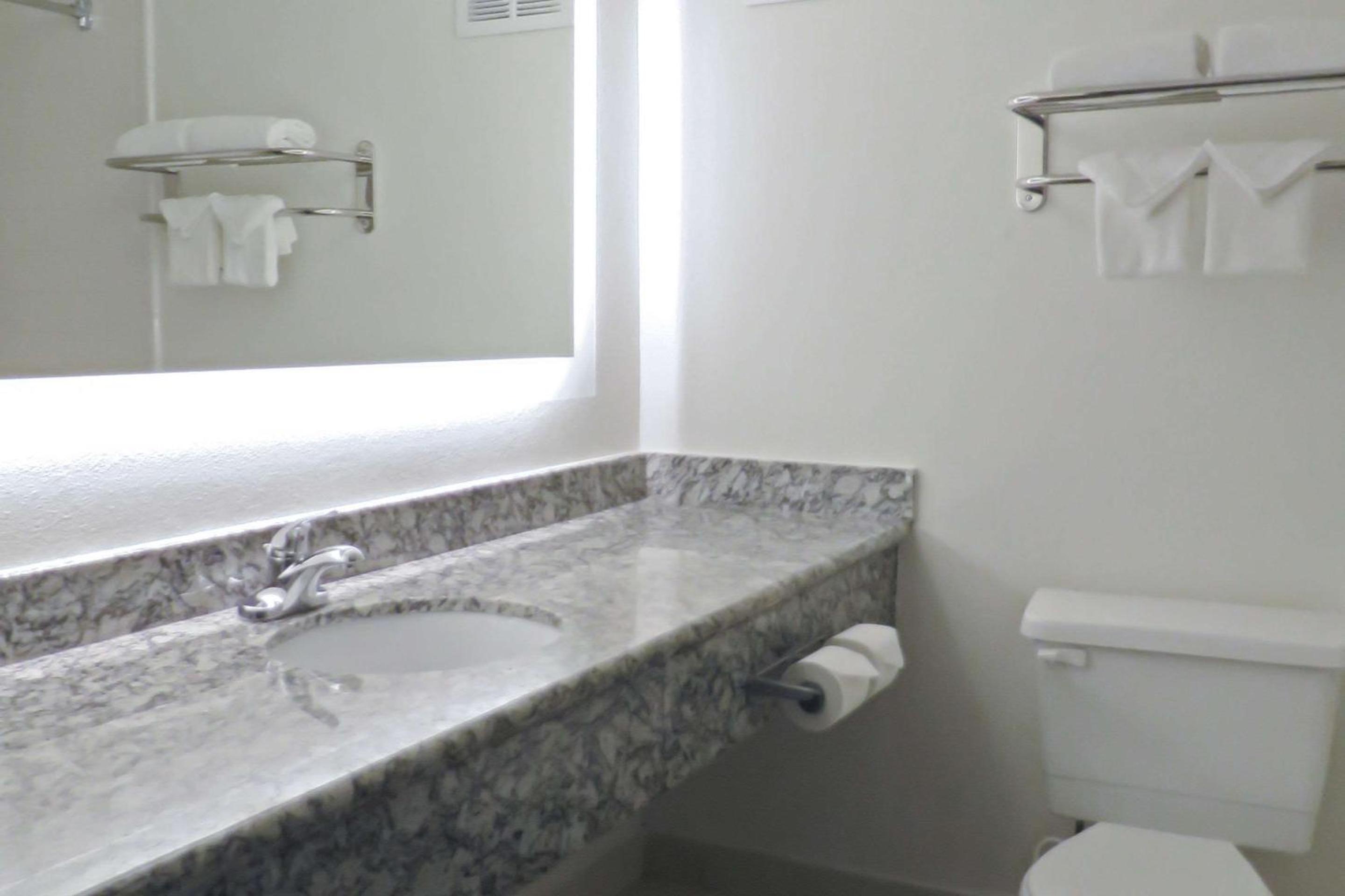 King Suite - Photo 7