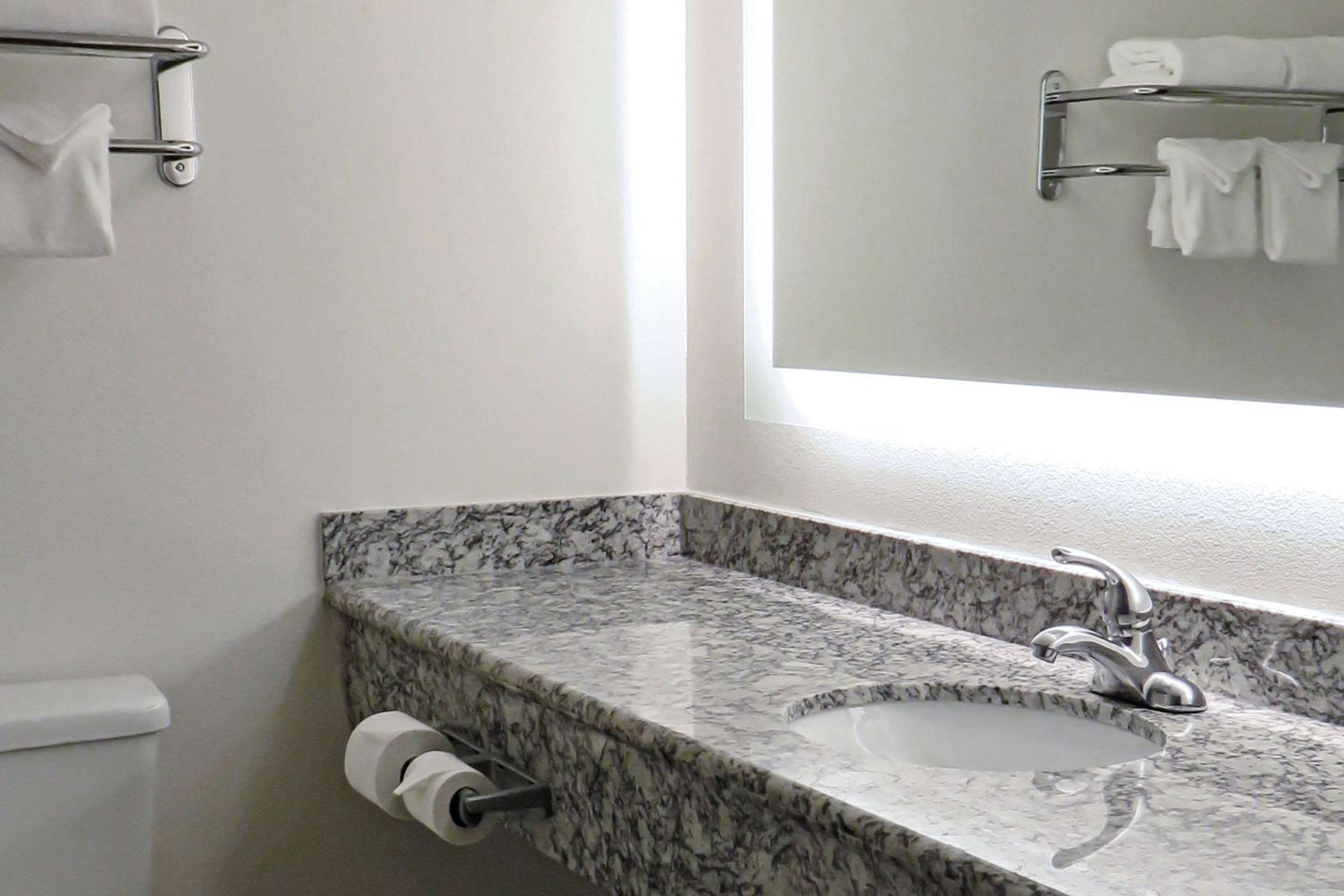 King Suite - Disability Access/Non-Smoking - Photo 2