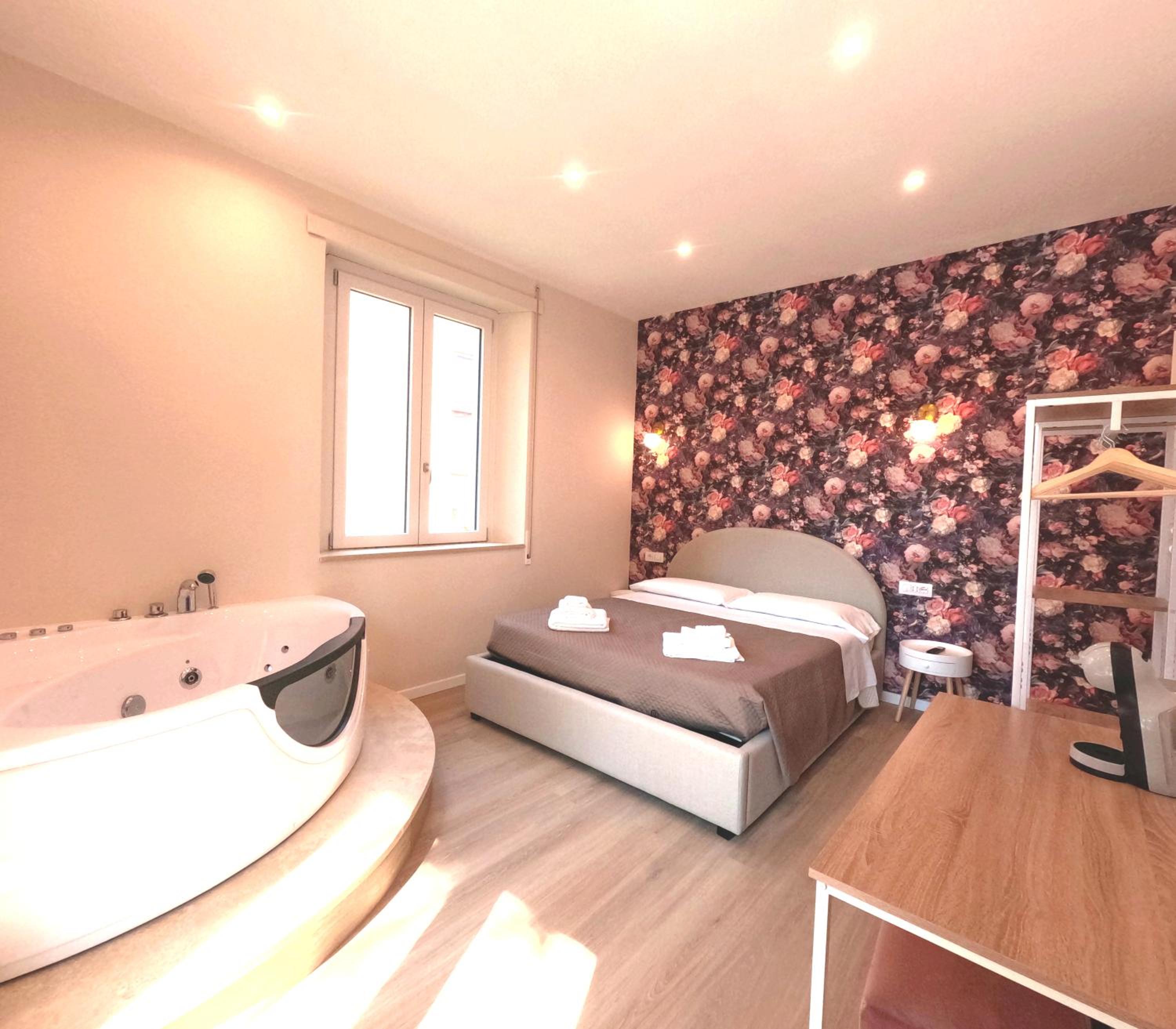 Suite with Spa Bath photo 1