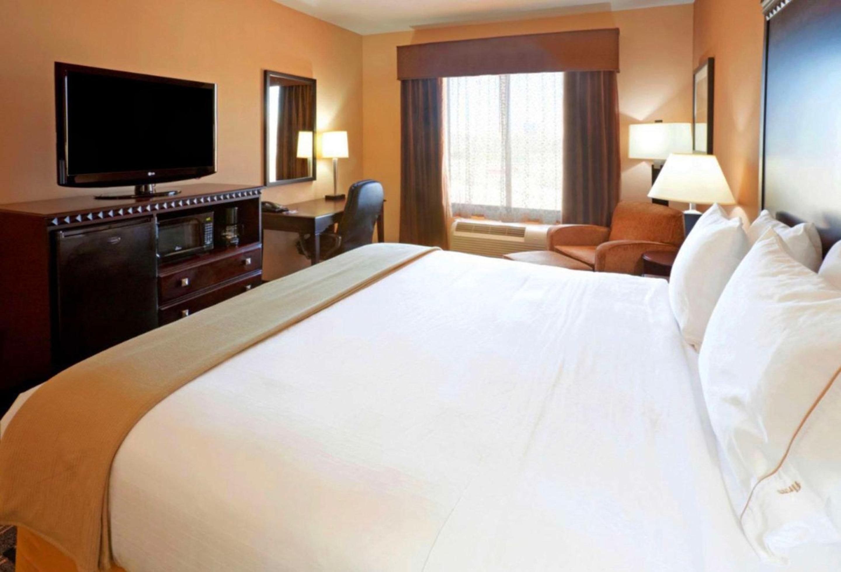 Standard King Room - Non Smoking - Photo 1