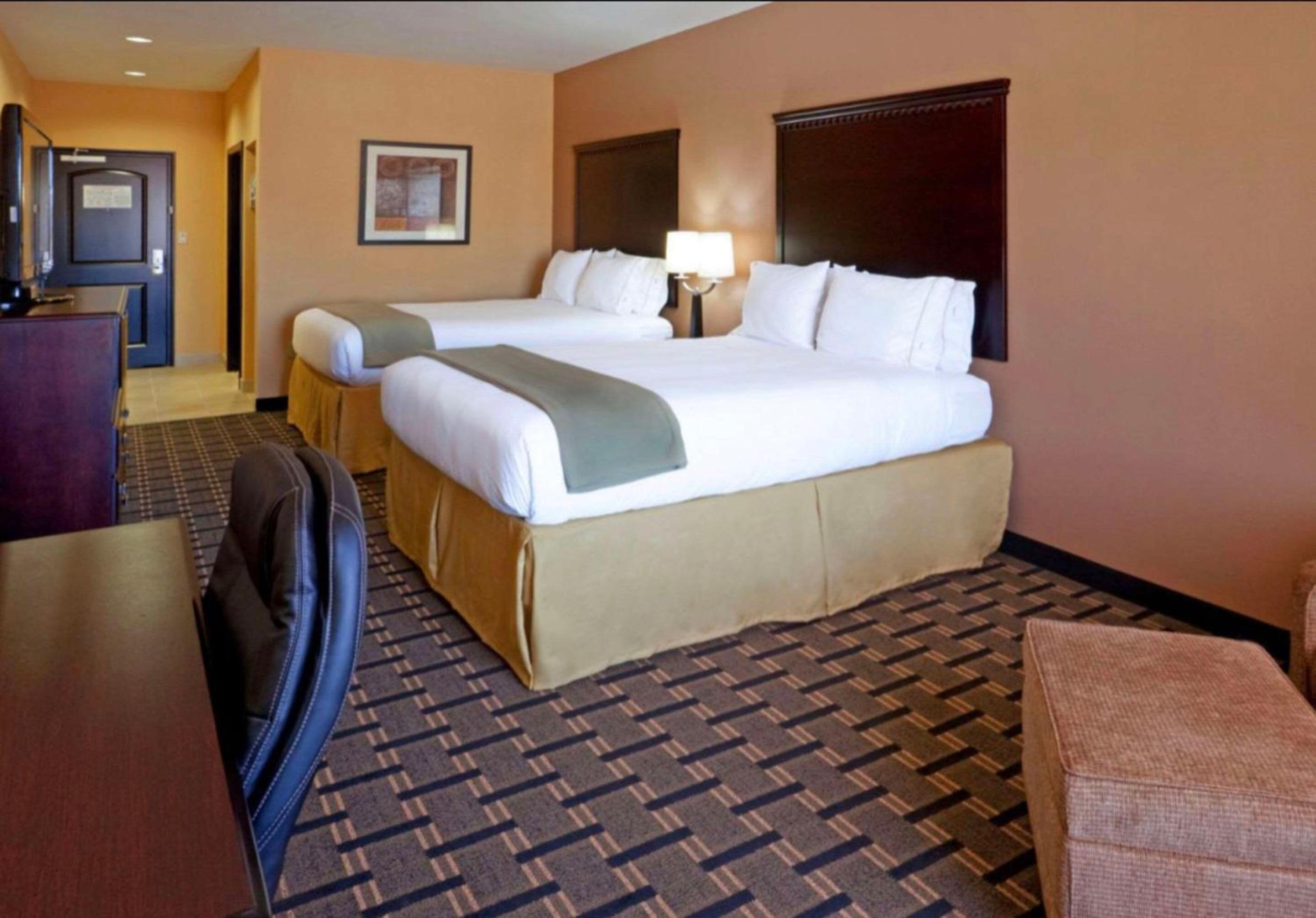 Standard Queen Room with Two Queen Beds - Non Smoking  - Photo 1