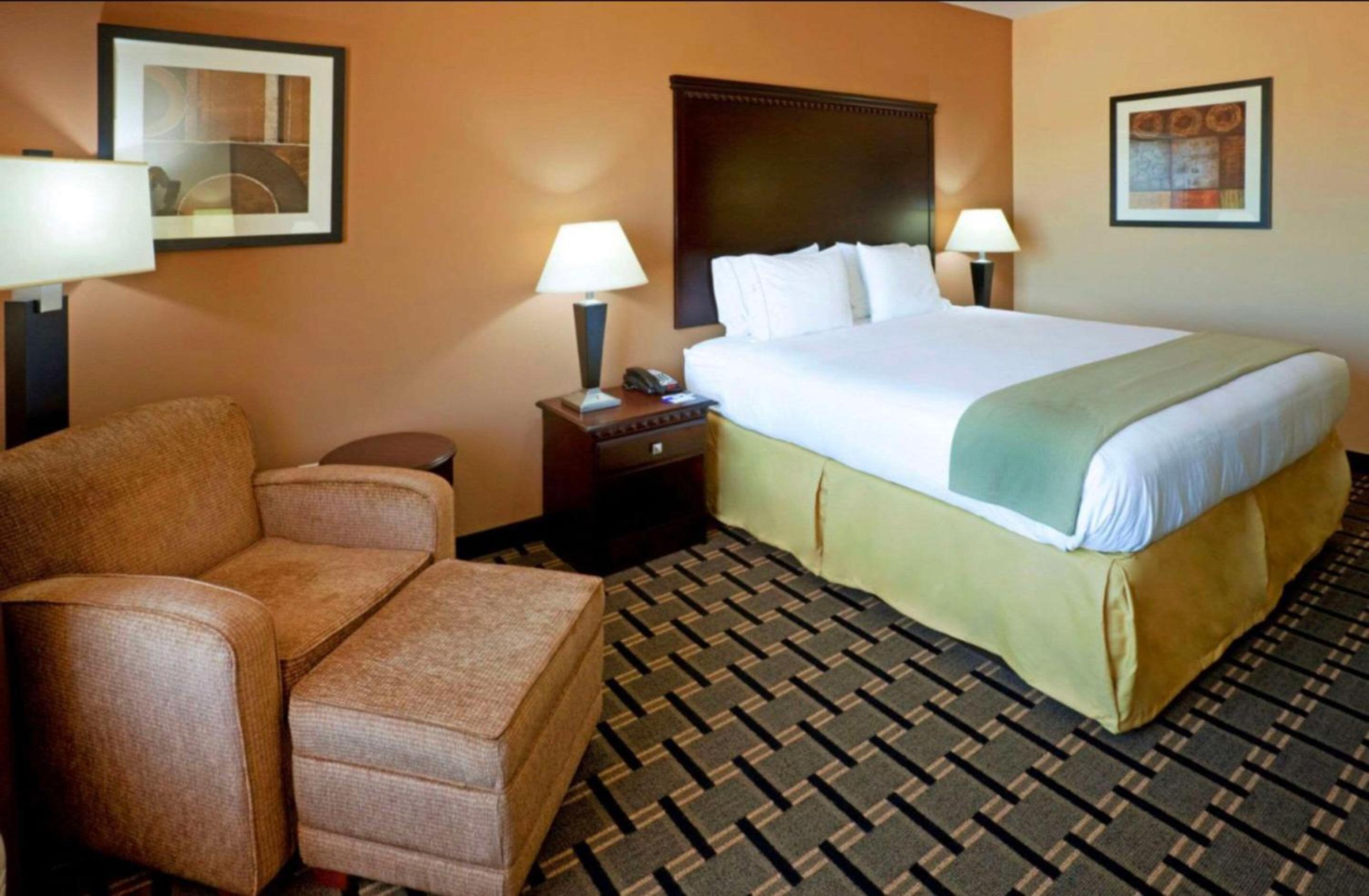 Standard King Room - Non Smoking - Photo 3