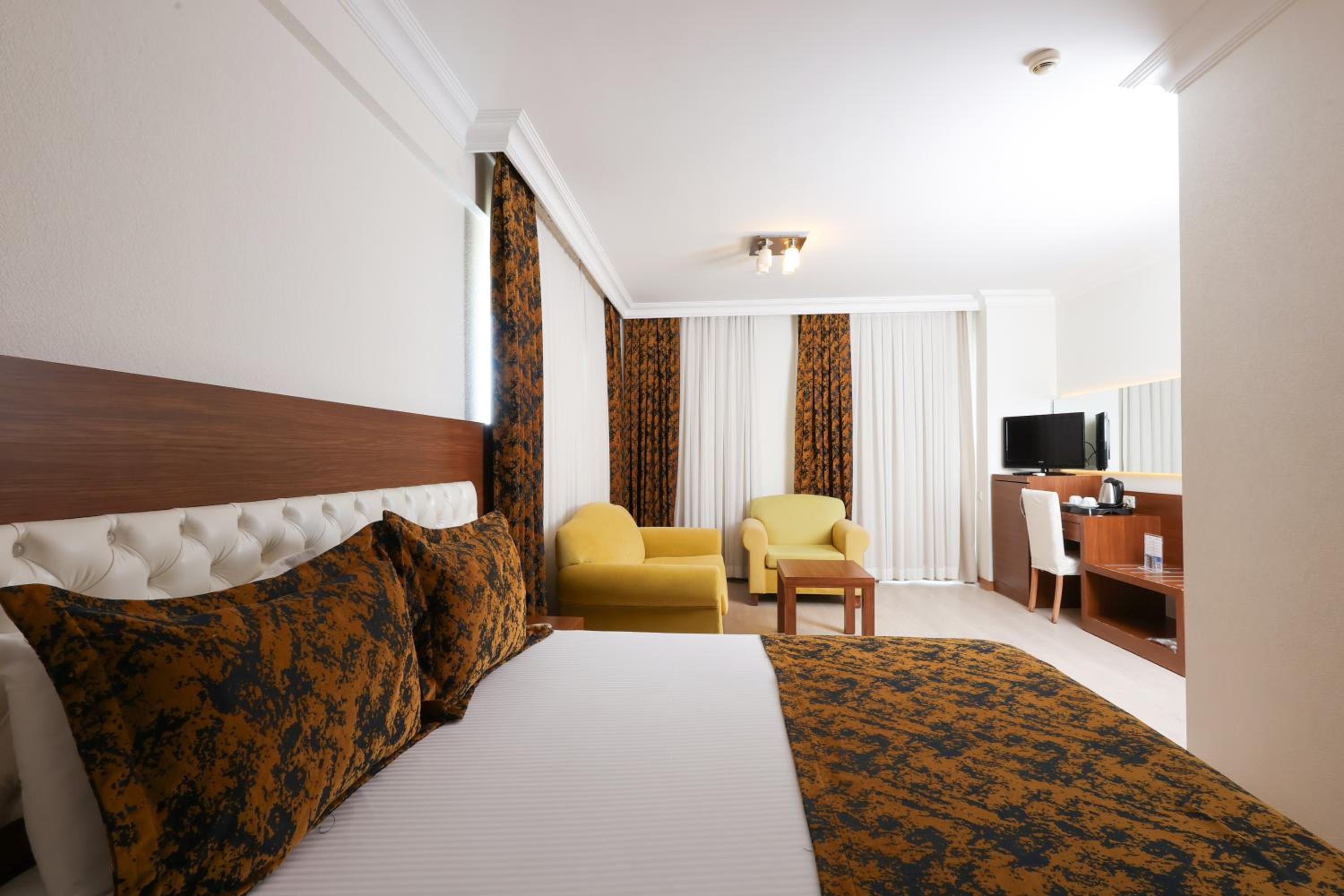 Standard Double Room with Sea View thumbnail 6