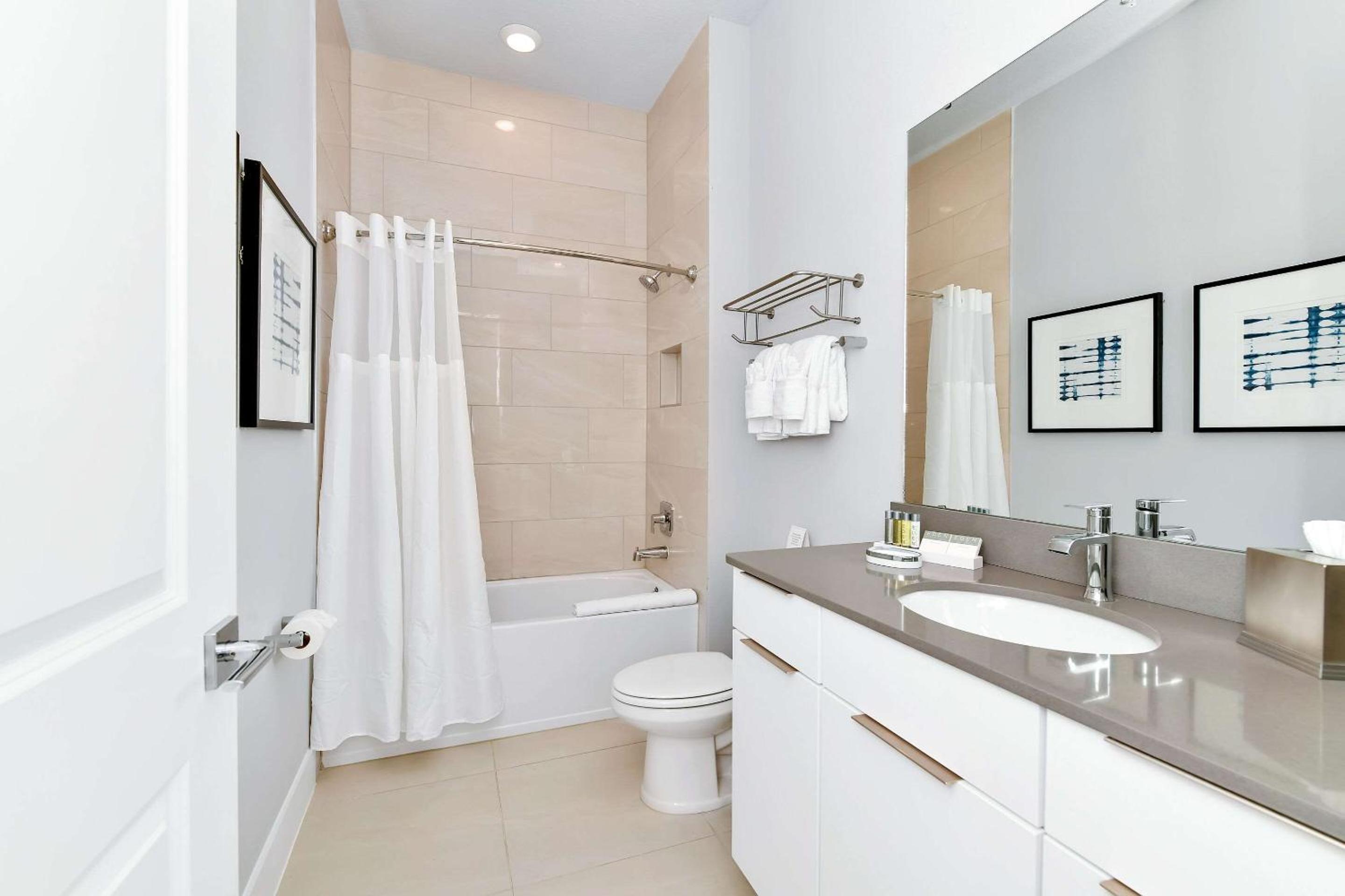 4 Bedroom Luxury Condo w/Patio - Photo 5