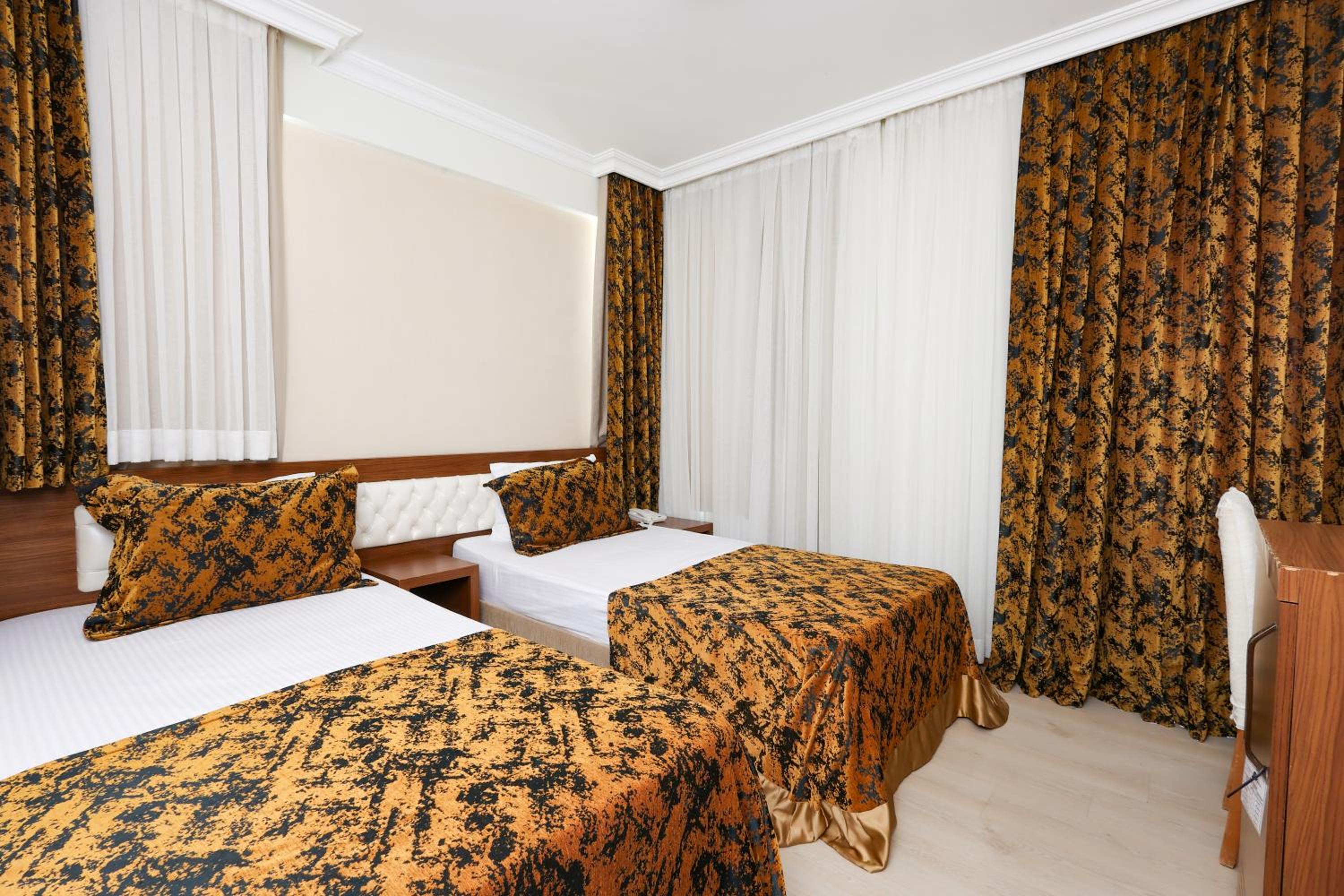 Standard Twin Room with Sea View
