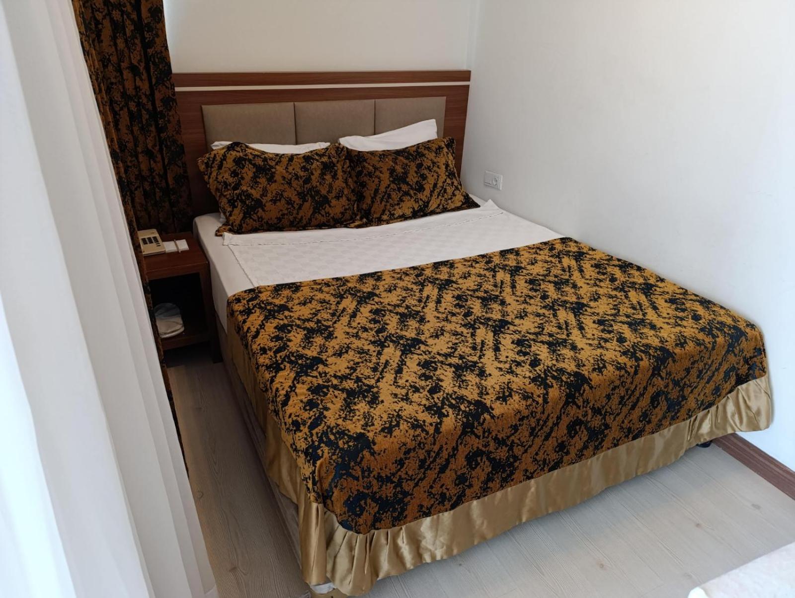 Economy Double Room thumbnail 5