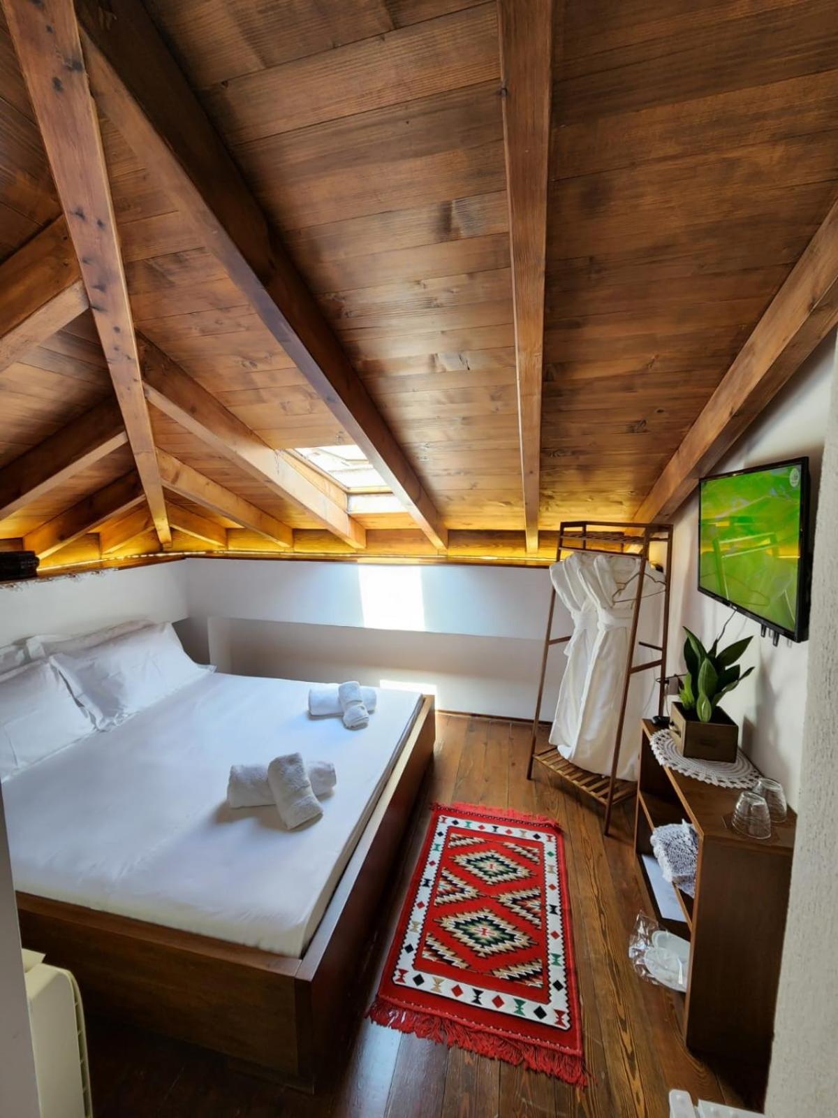 Attic Deluxe Double Room with Bathtub