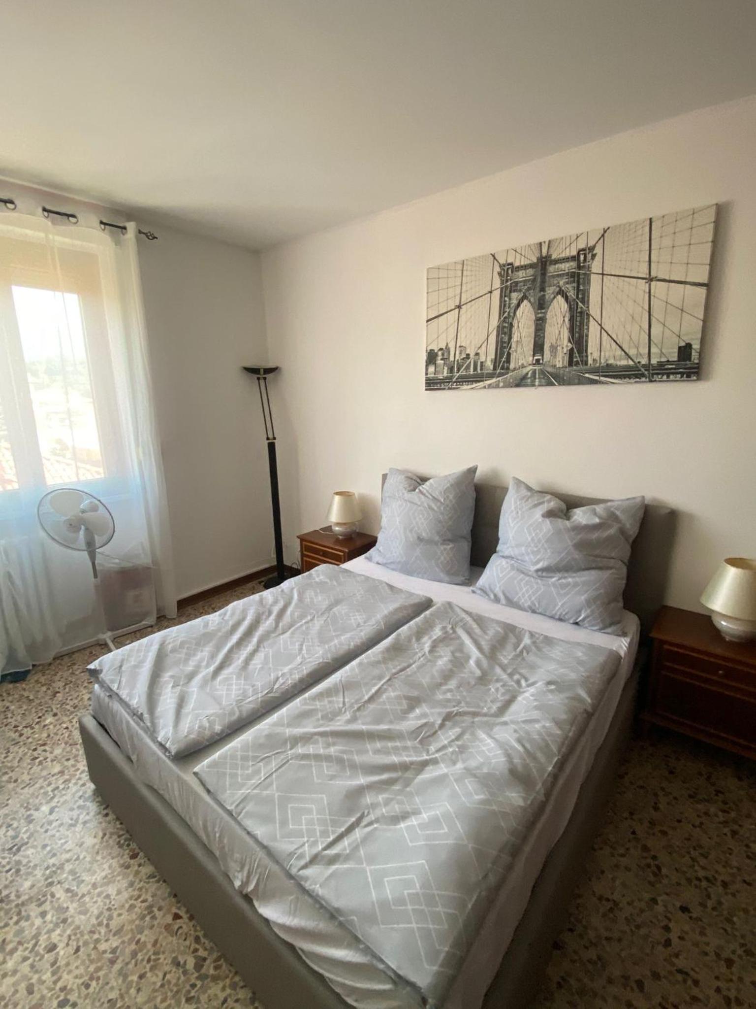 One-Bedroom Apartment With Balcony And Mountain View   photo 3