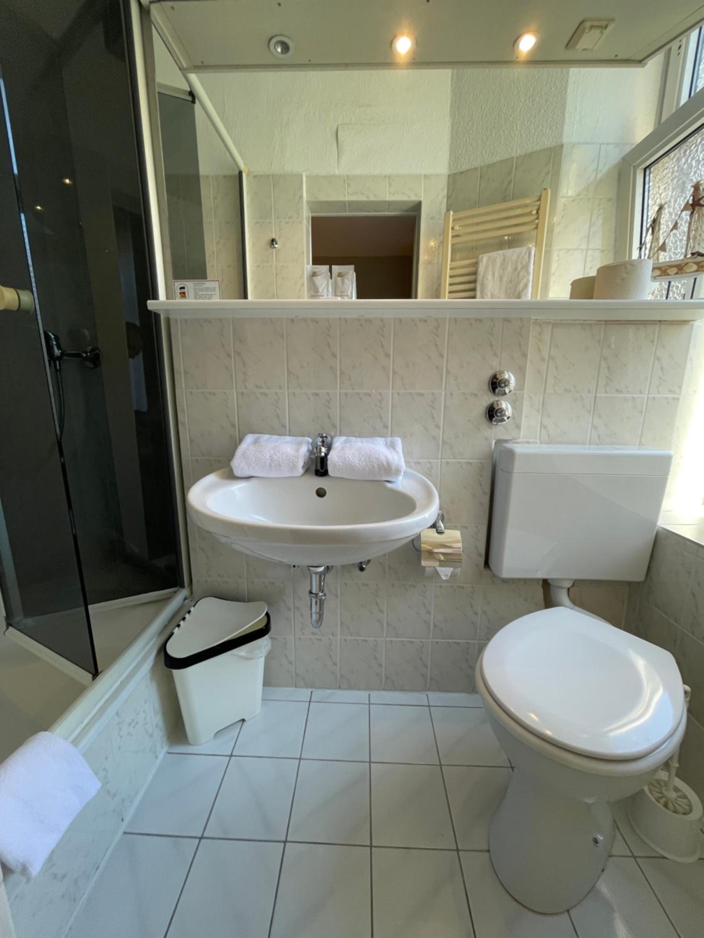 Double Room - Photo 11