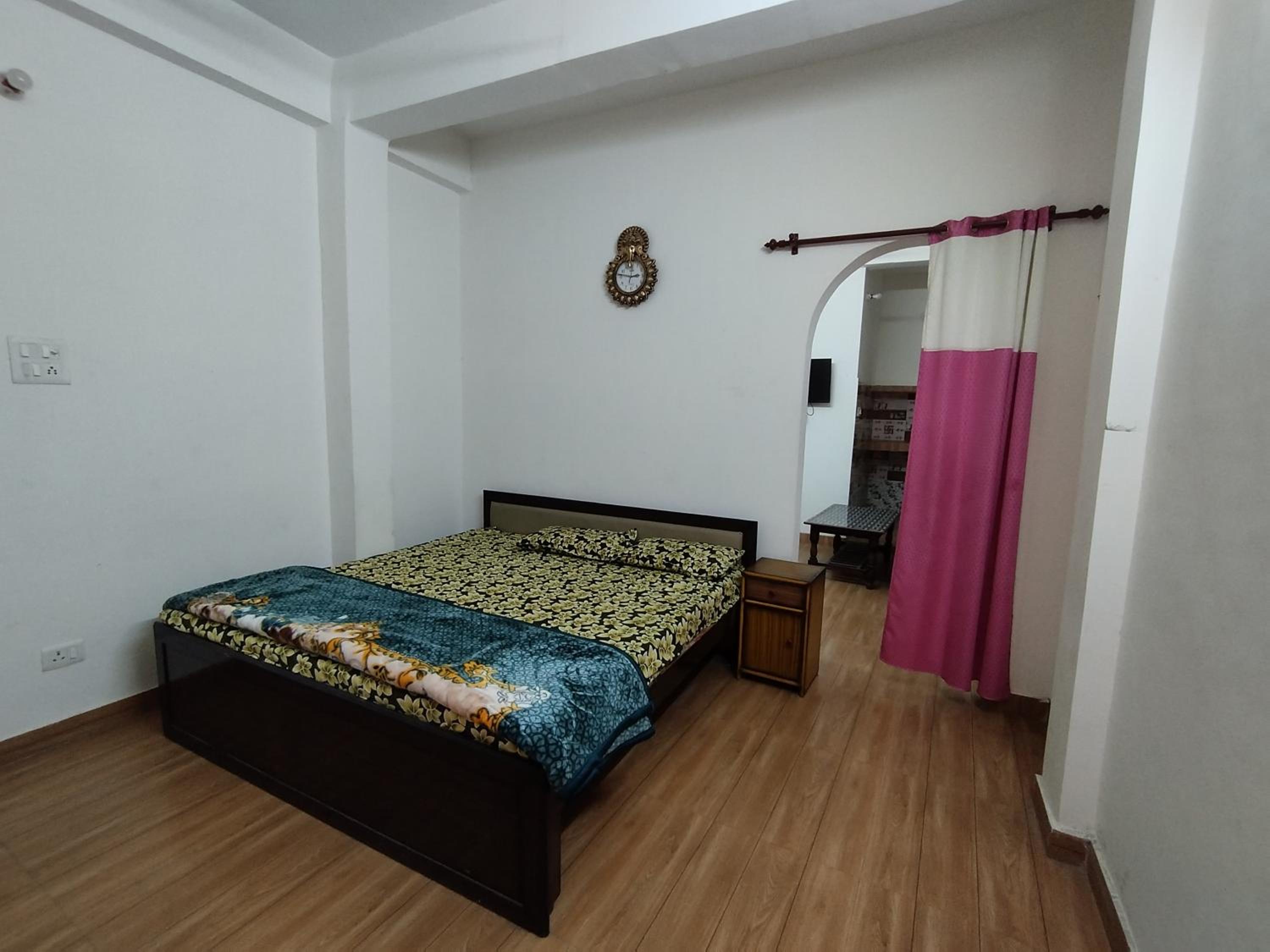 Budget Double Room photo 3