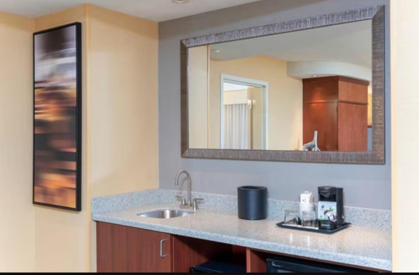 1 Bedroom Executive Suite, 1 King, Sofa bed - Photo 7