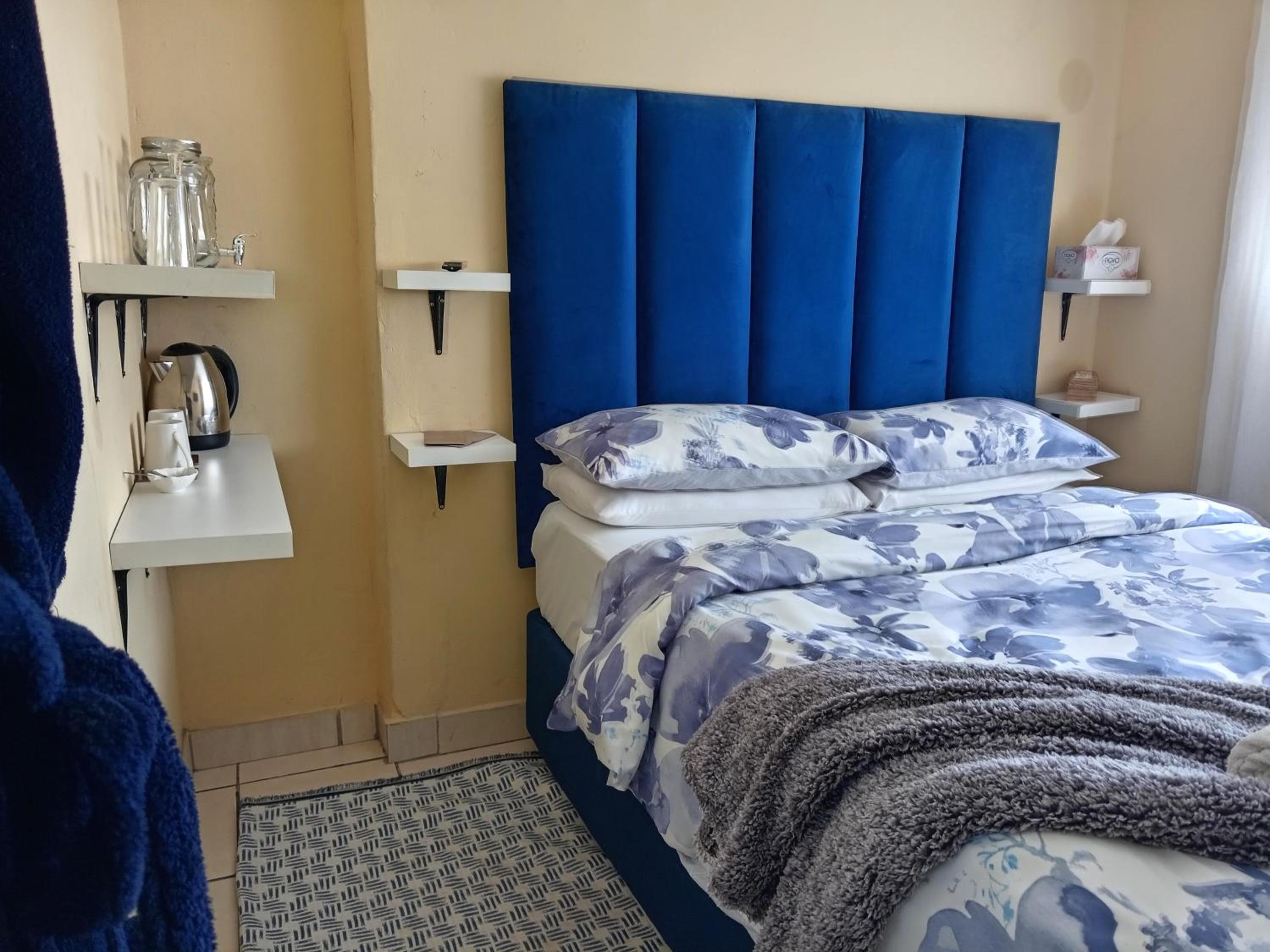 Budget Double Room photo 2