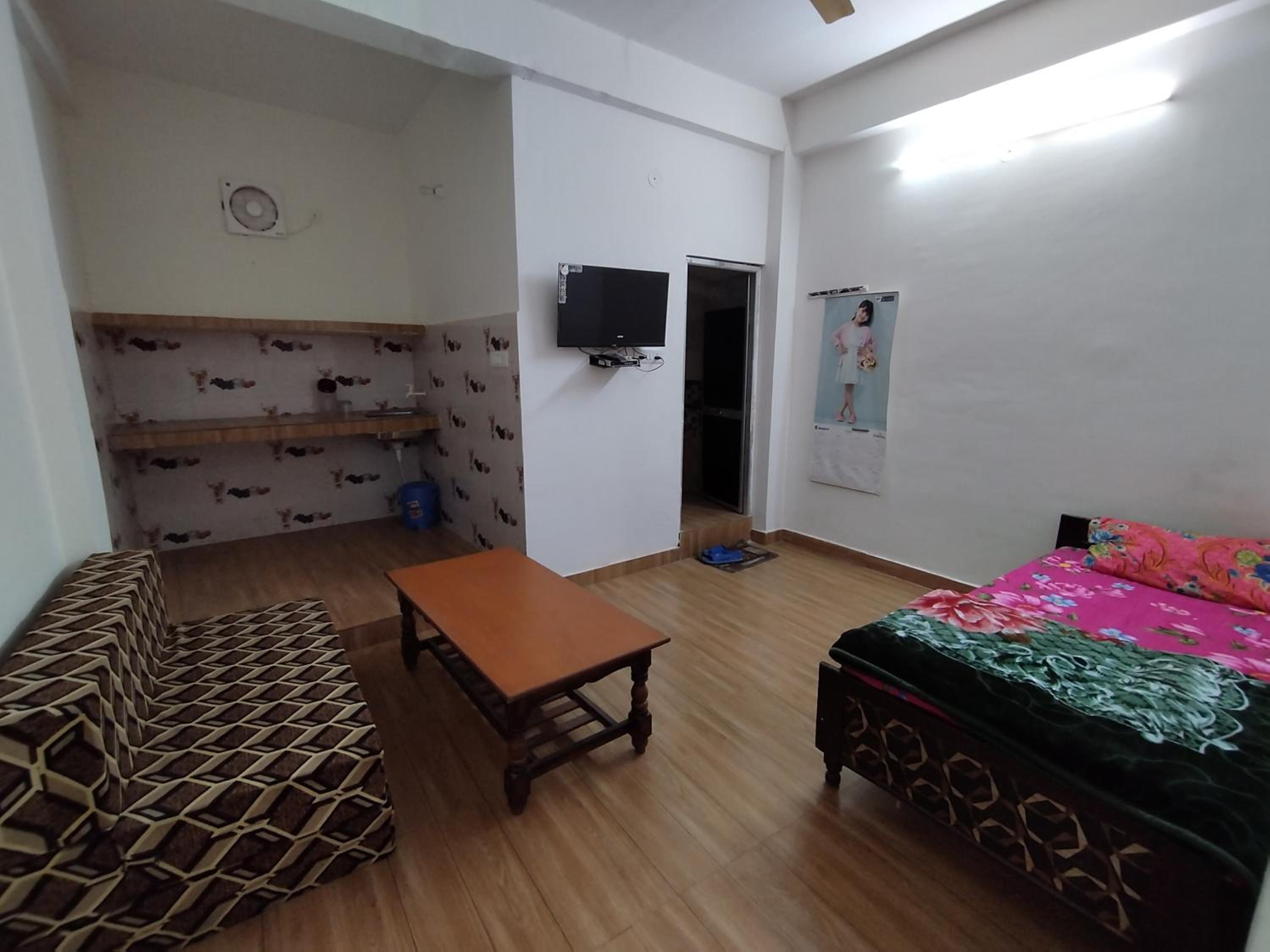 Budget Double Room photo 2