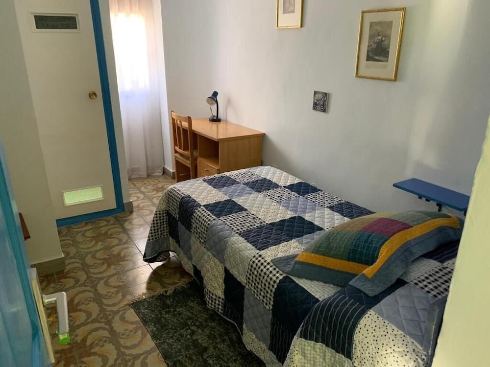 Basic Single Room photo 2