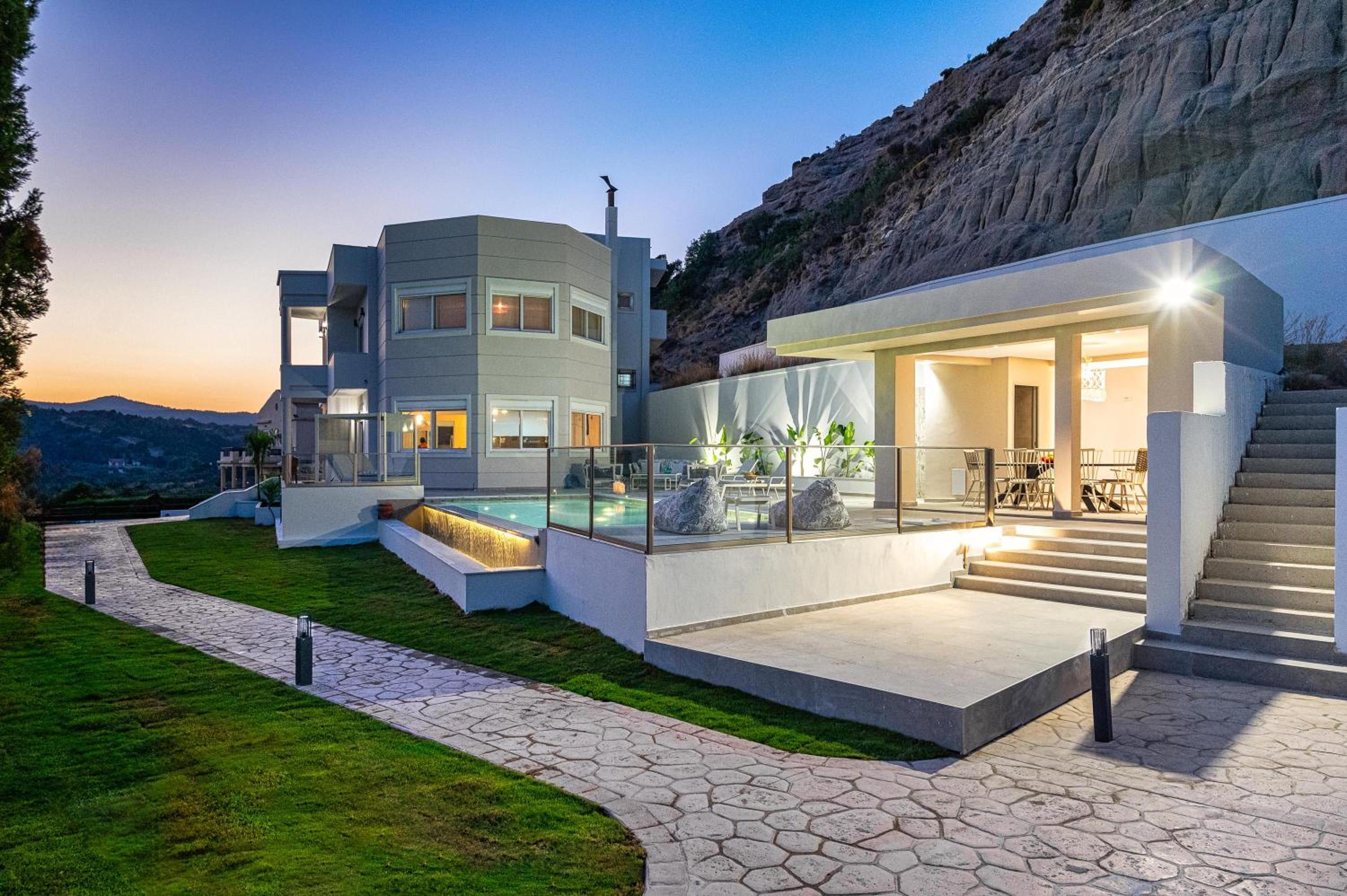 Three-Bedroom Villa photo 2