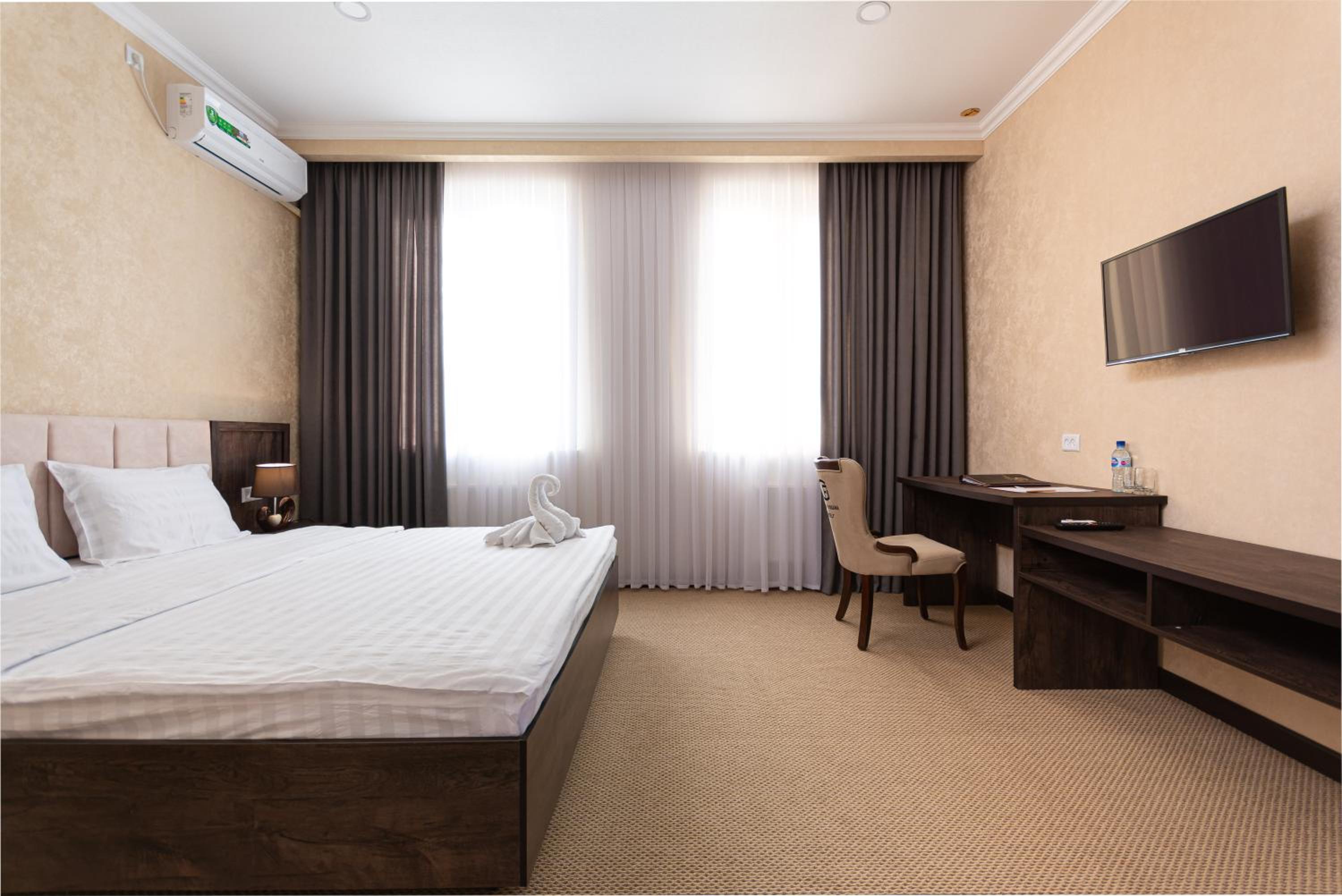 Large Double Room photo 3