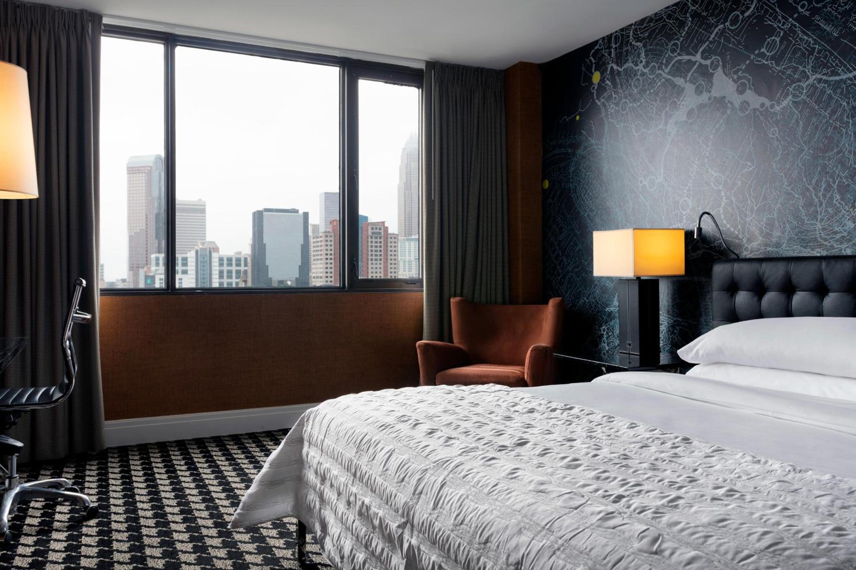 Guest room, 1 King, City view photo 1