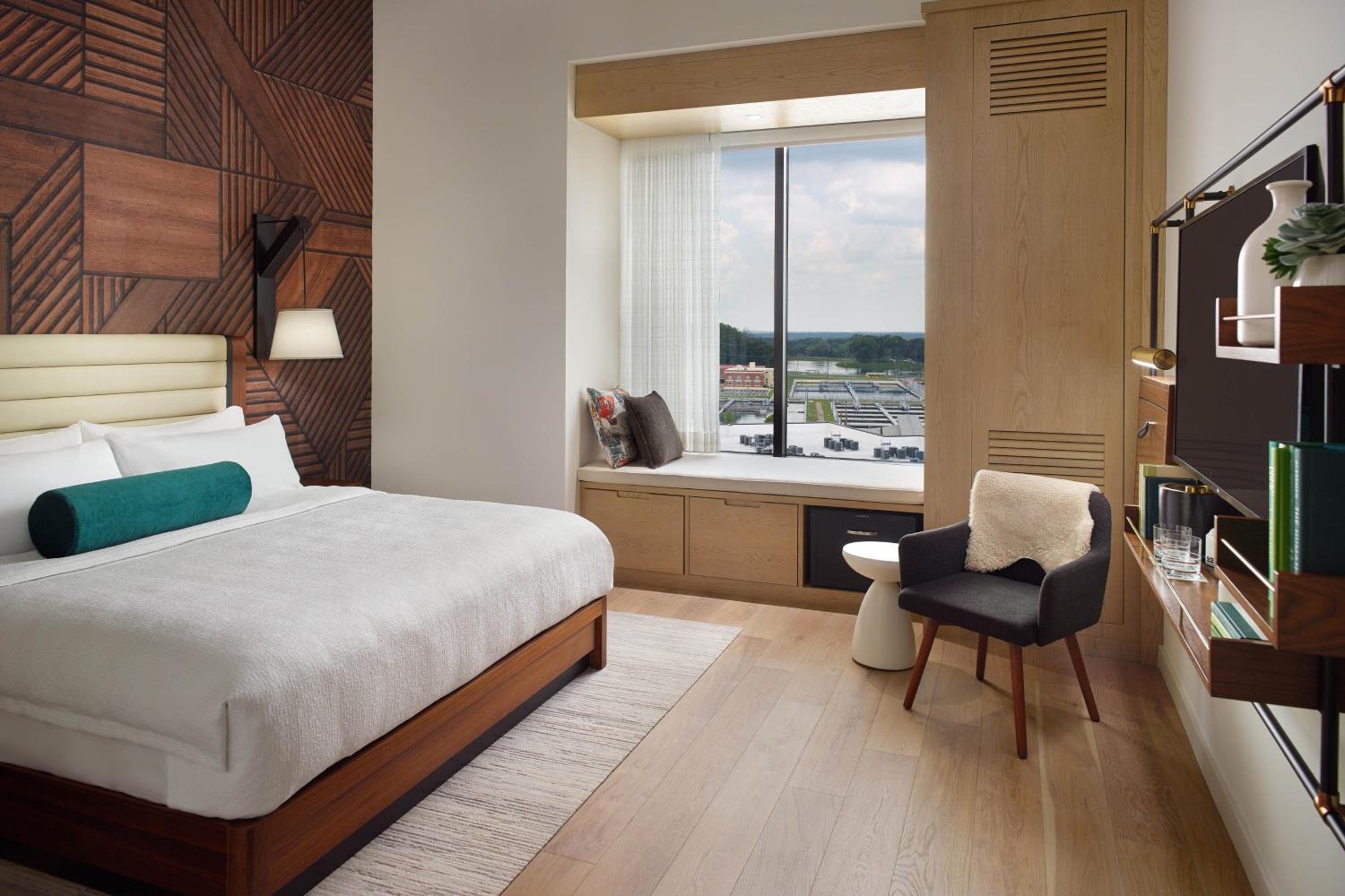 High Floor Deluxe King Guest Room - Photo 1