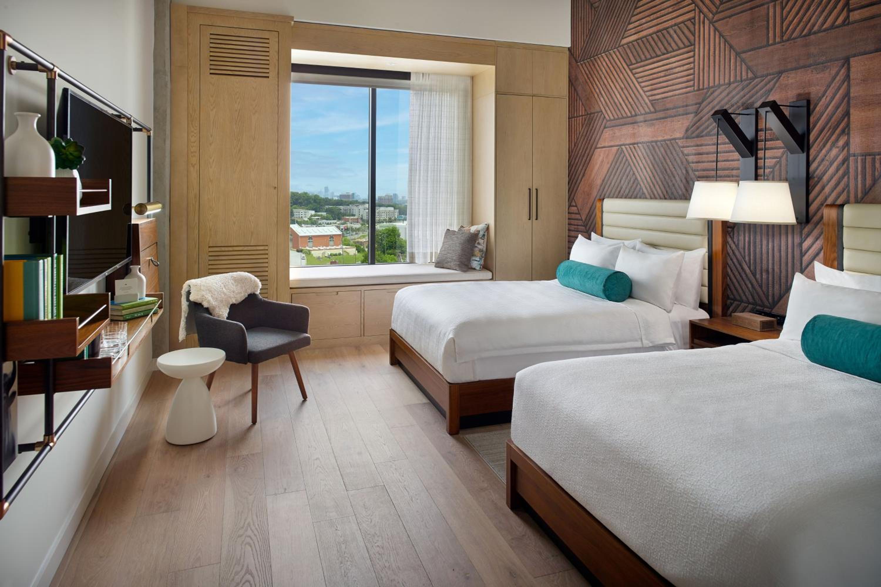 High Floor Deluxe Guest Room with 2 Queen Beds - Photo 1