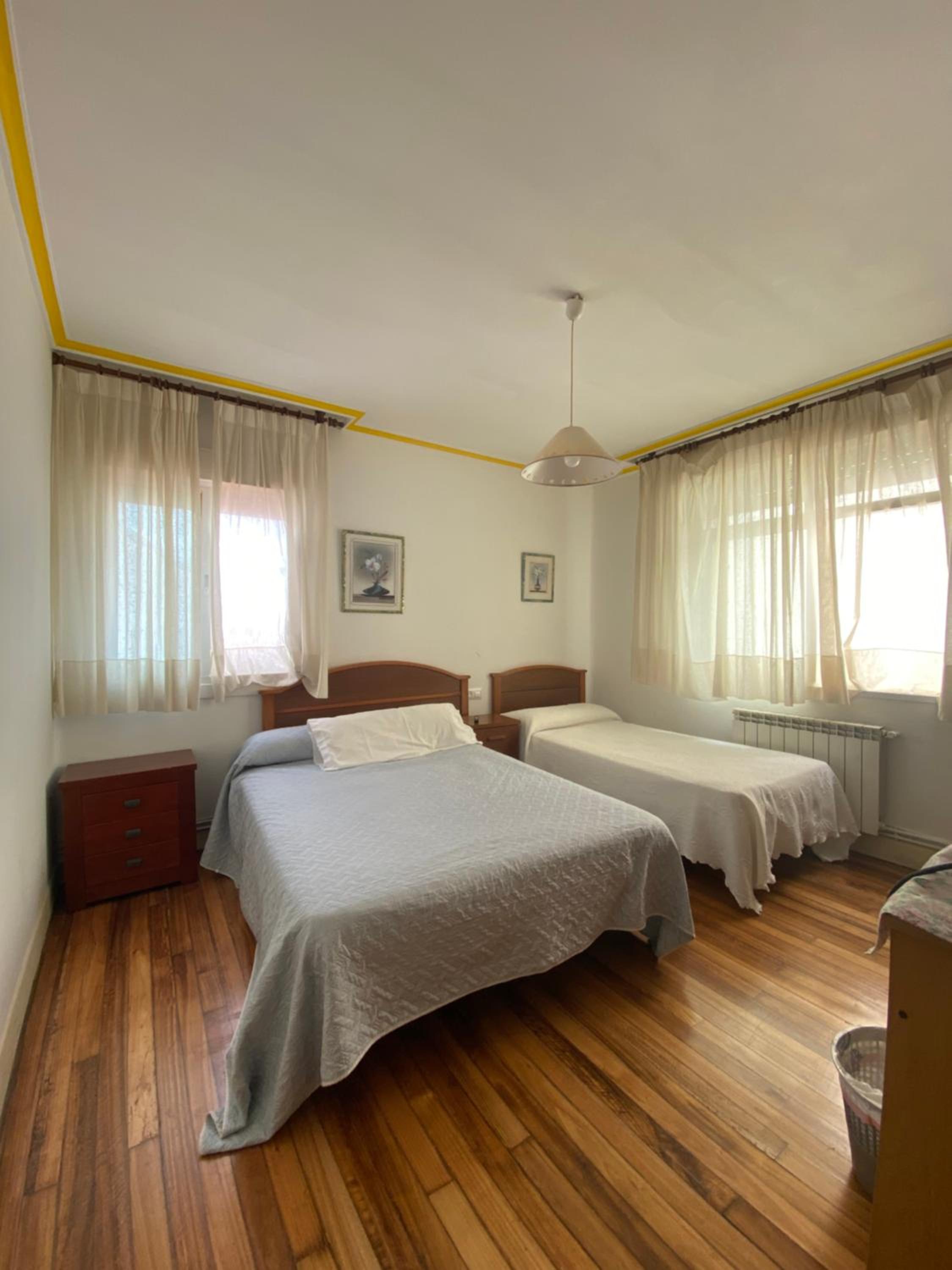 Habitación Triple Básica con Baño Compartido