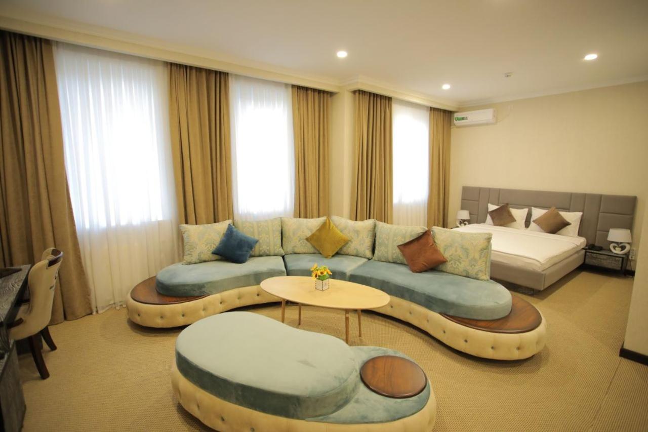 King Suite - Photo 3