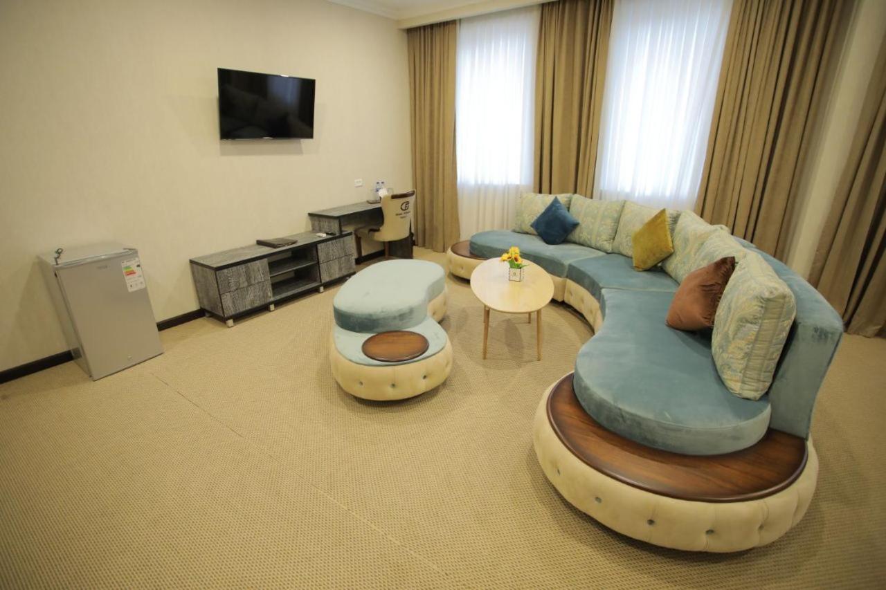 King Suite - Photo 2