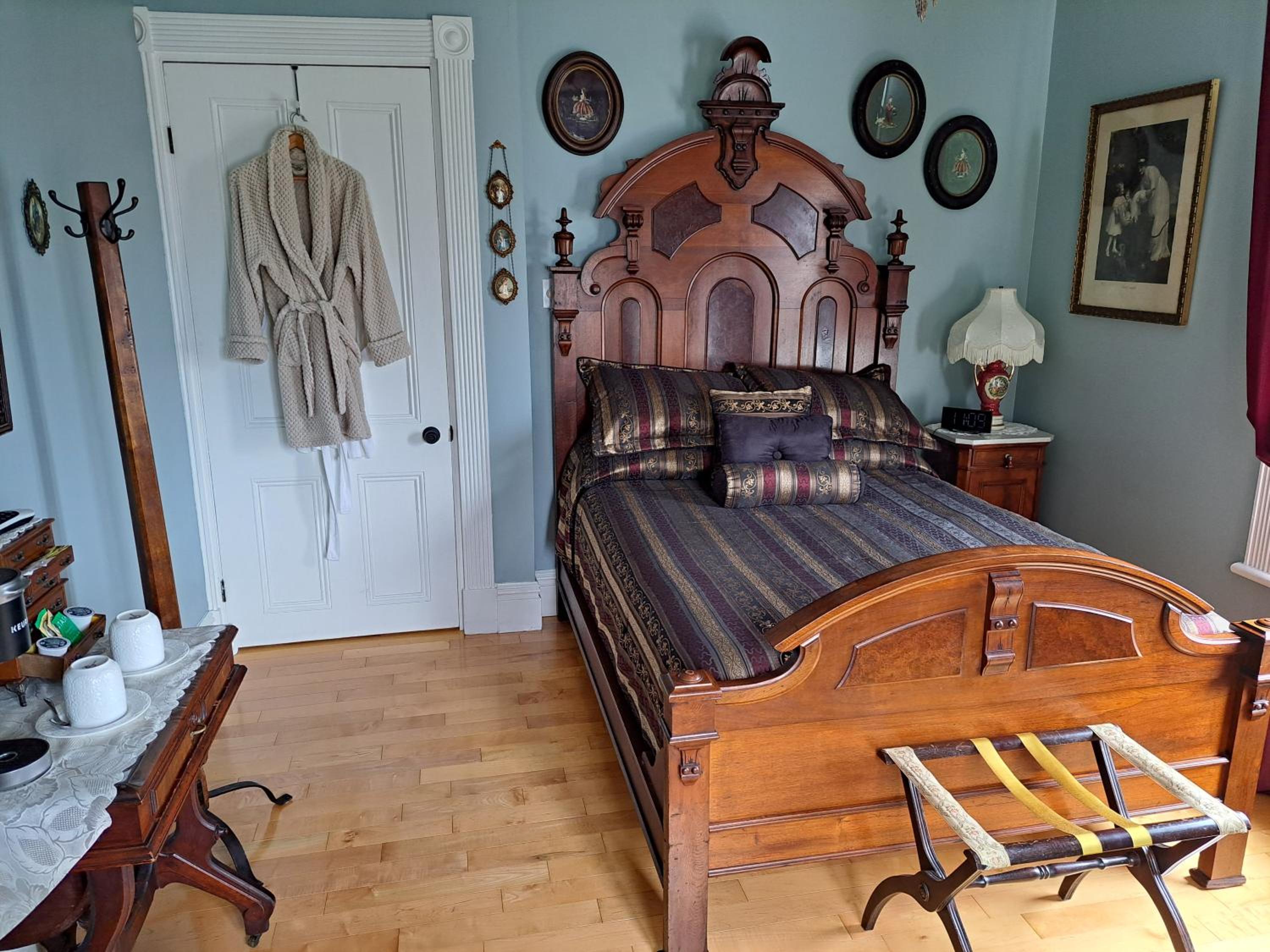 Double Room with Shared Bathroom photo 2