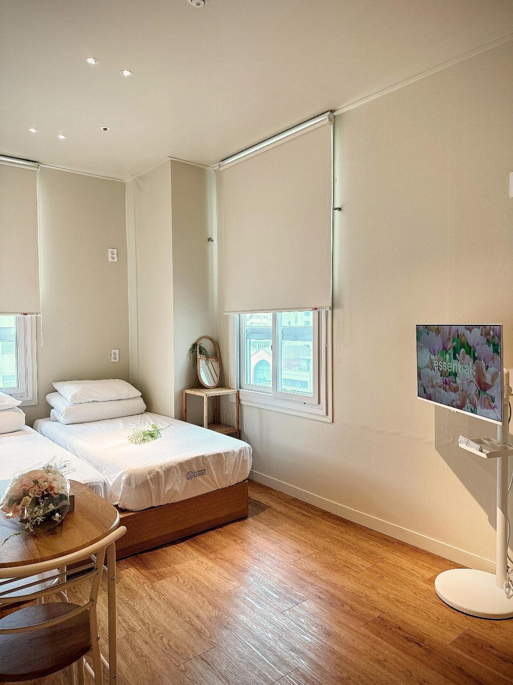 Twin Room with Private External Bathroom