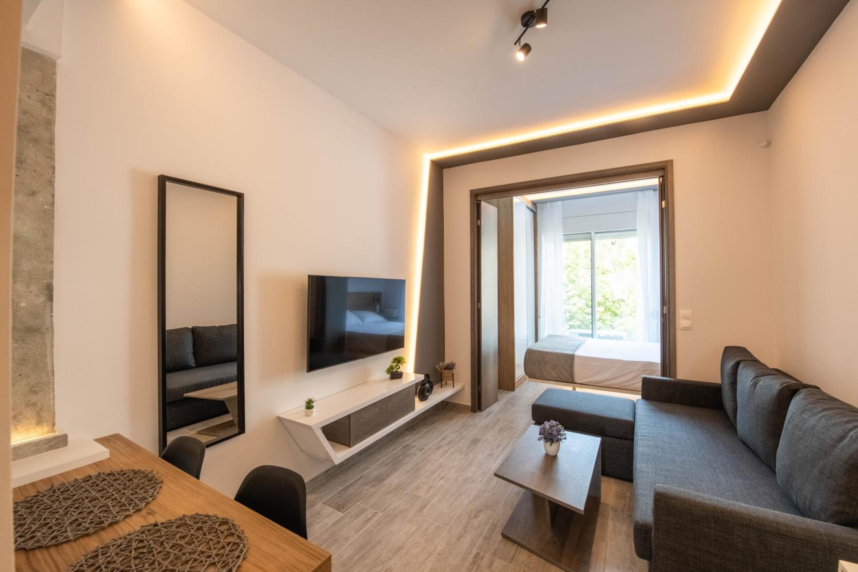Studio Apartment with Queen Bed