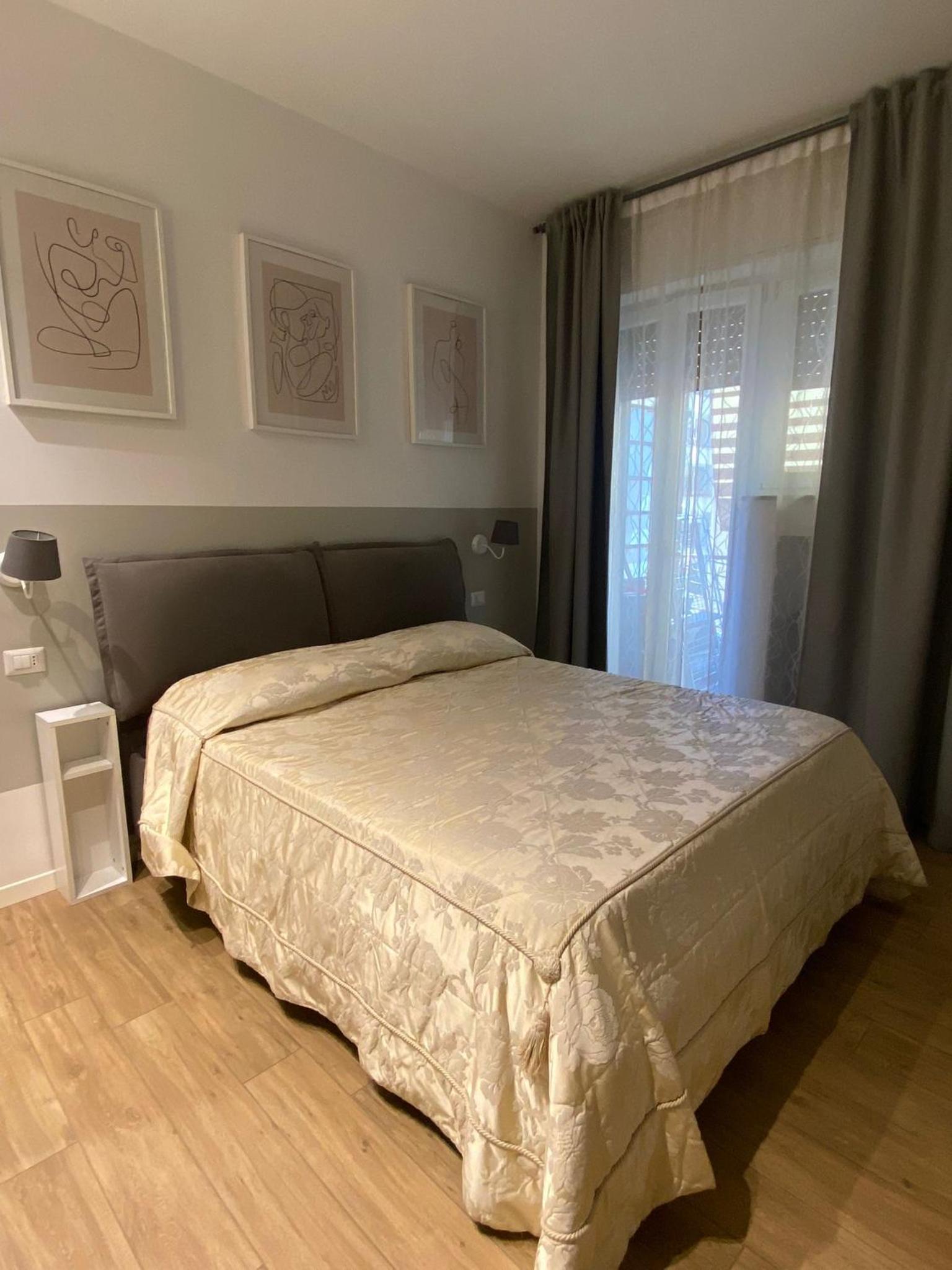 One-Bedroom Apartment photo 1