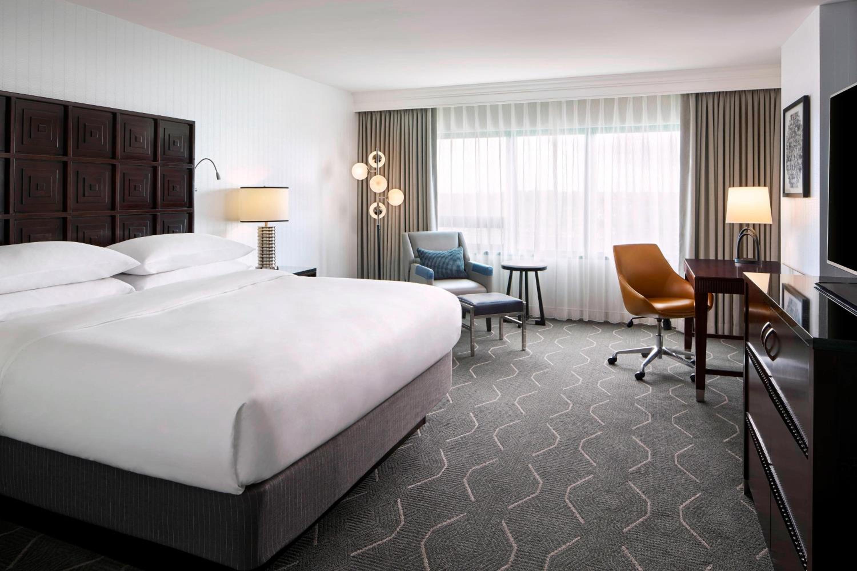 King or Queen Room with Partial Harbor View