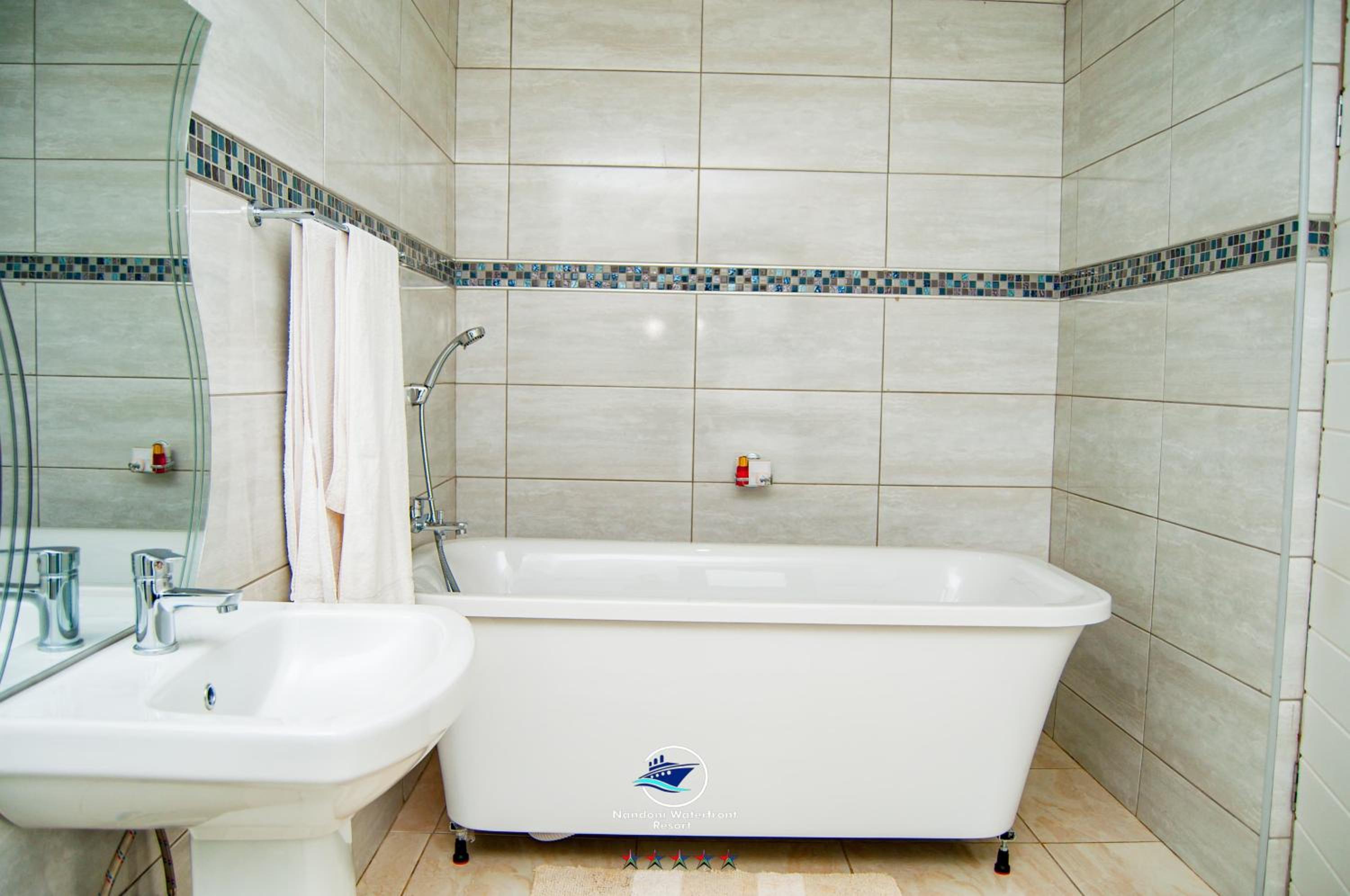 Superior Suite - Photo 13