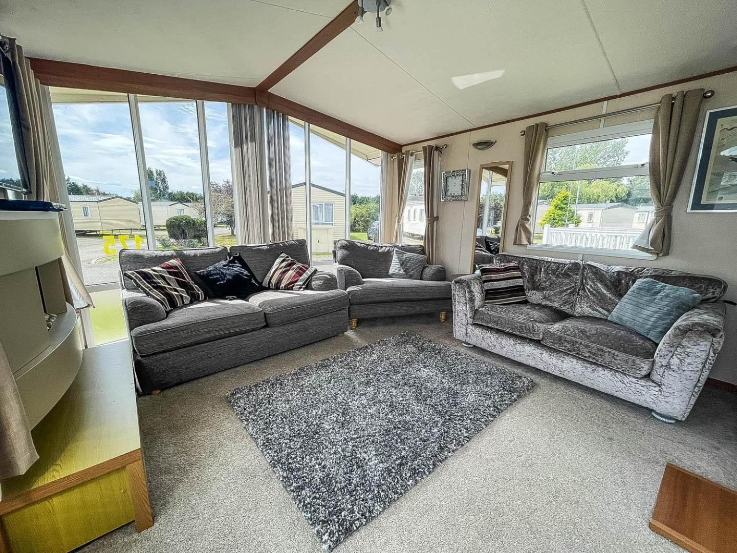Mobile Home photo 3