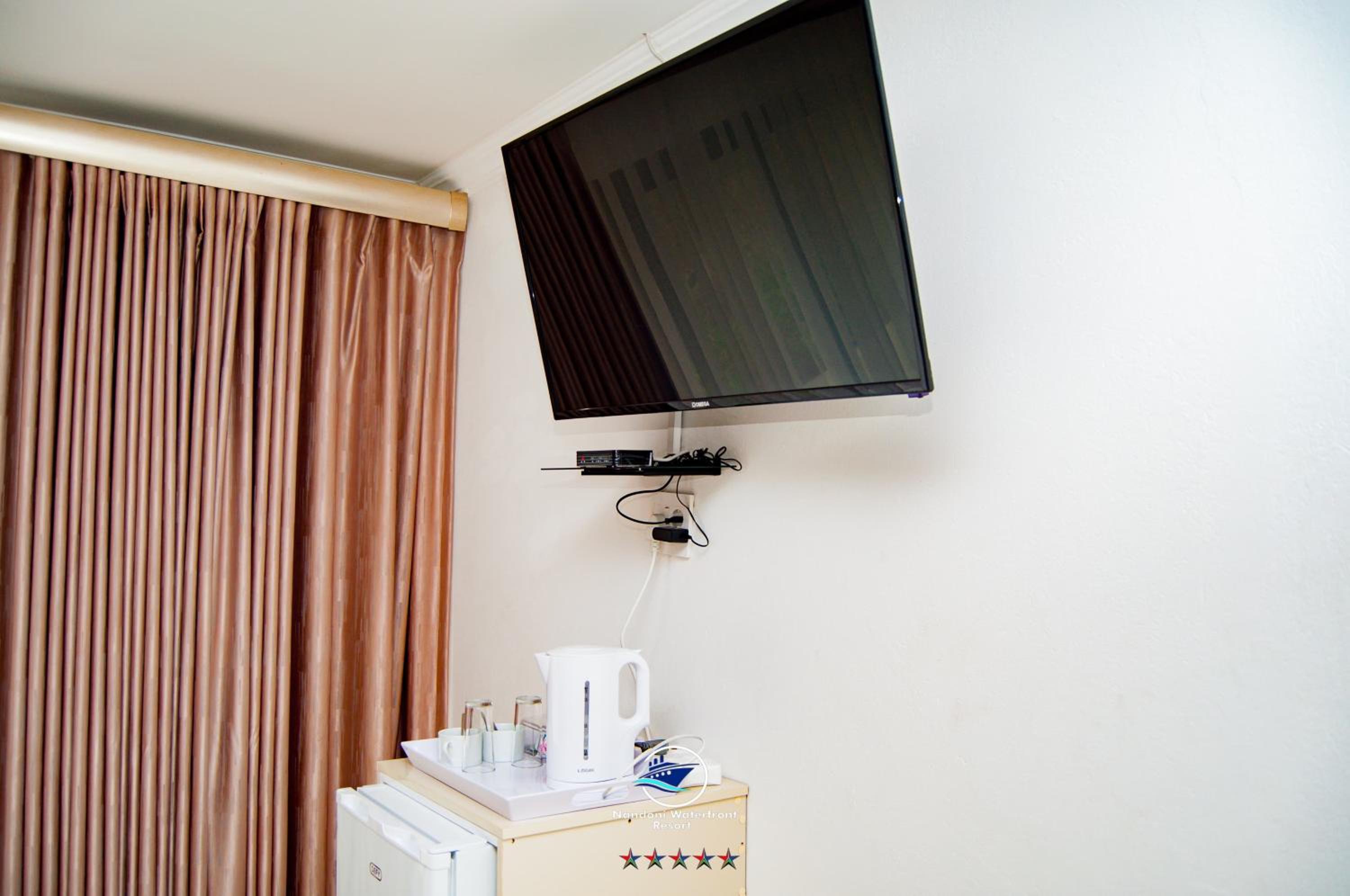 Superior Suite - Photo 8