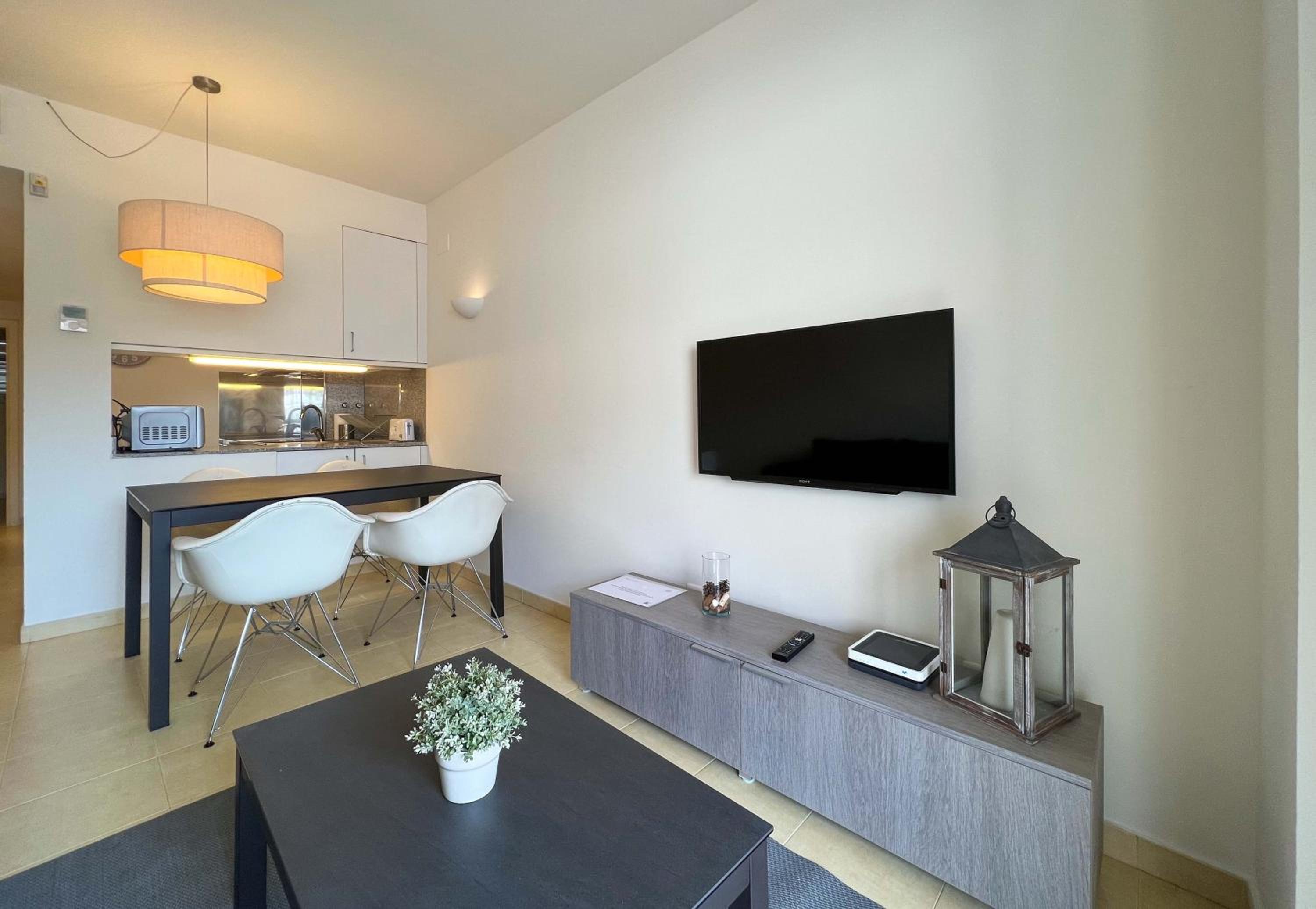 One-Bedroom Apartment with Balcony photo 2