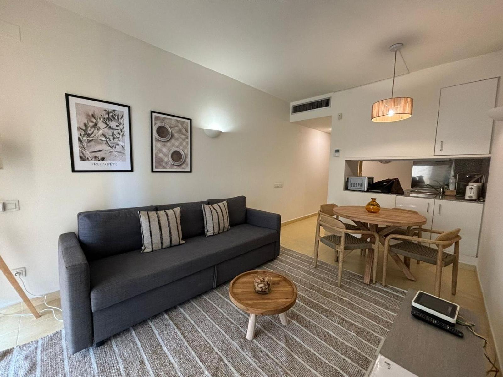 Apartamento de lujo de una habitación con balcón