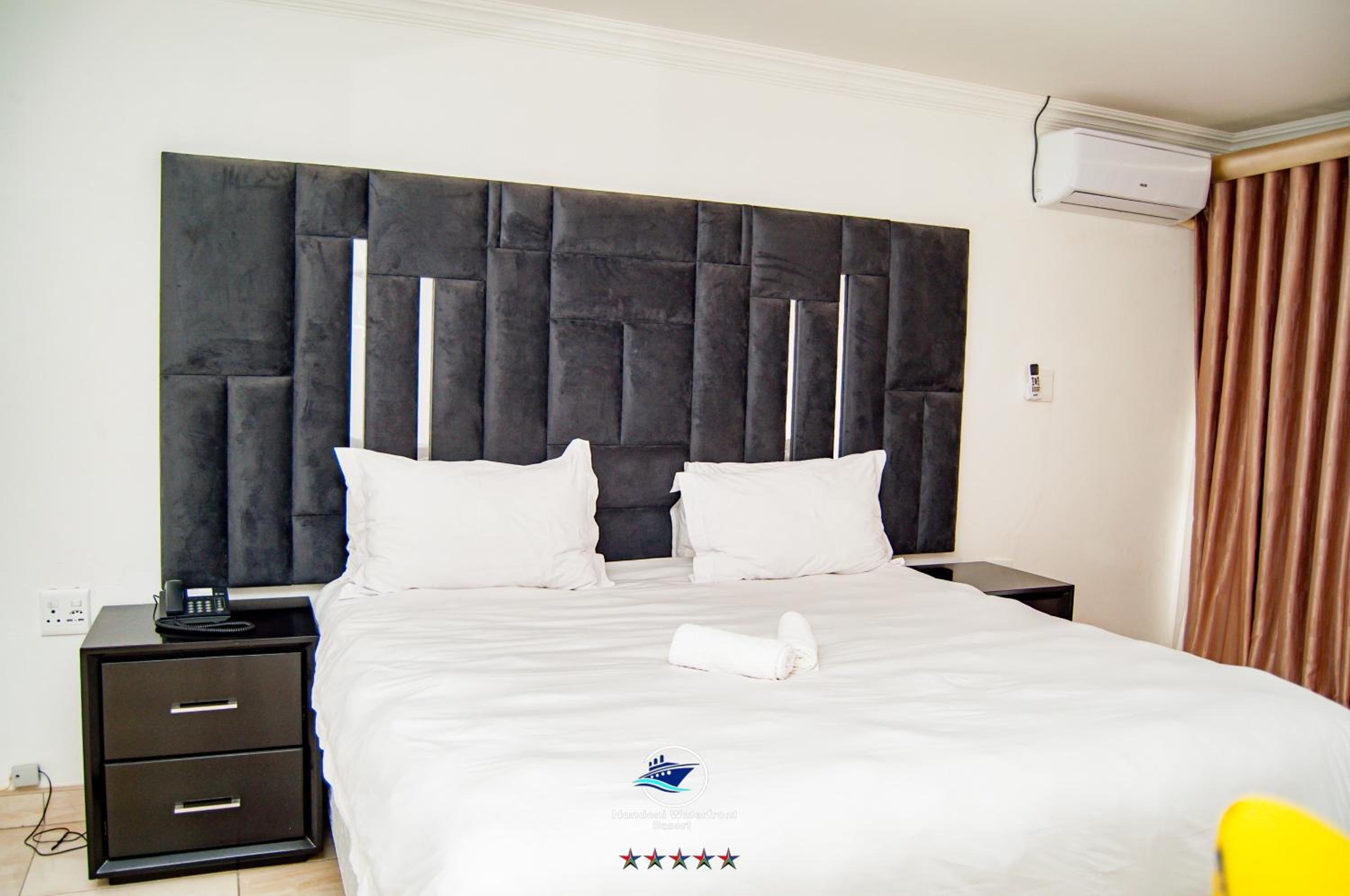 Superior Suite - Photo 9