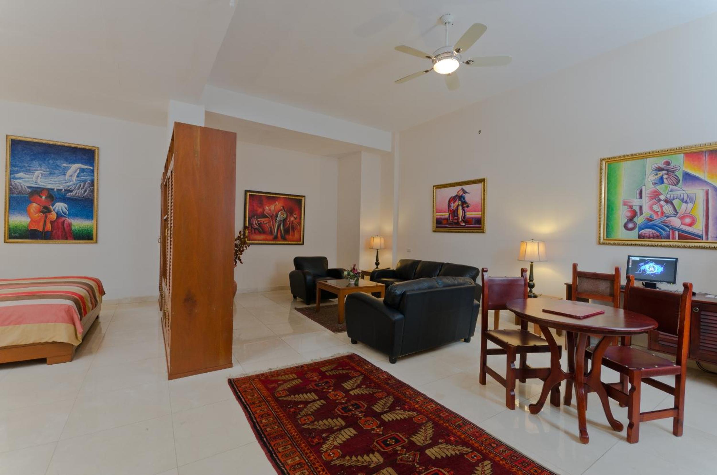 Deluxe King Suite