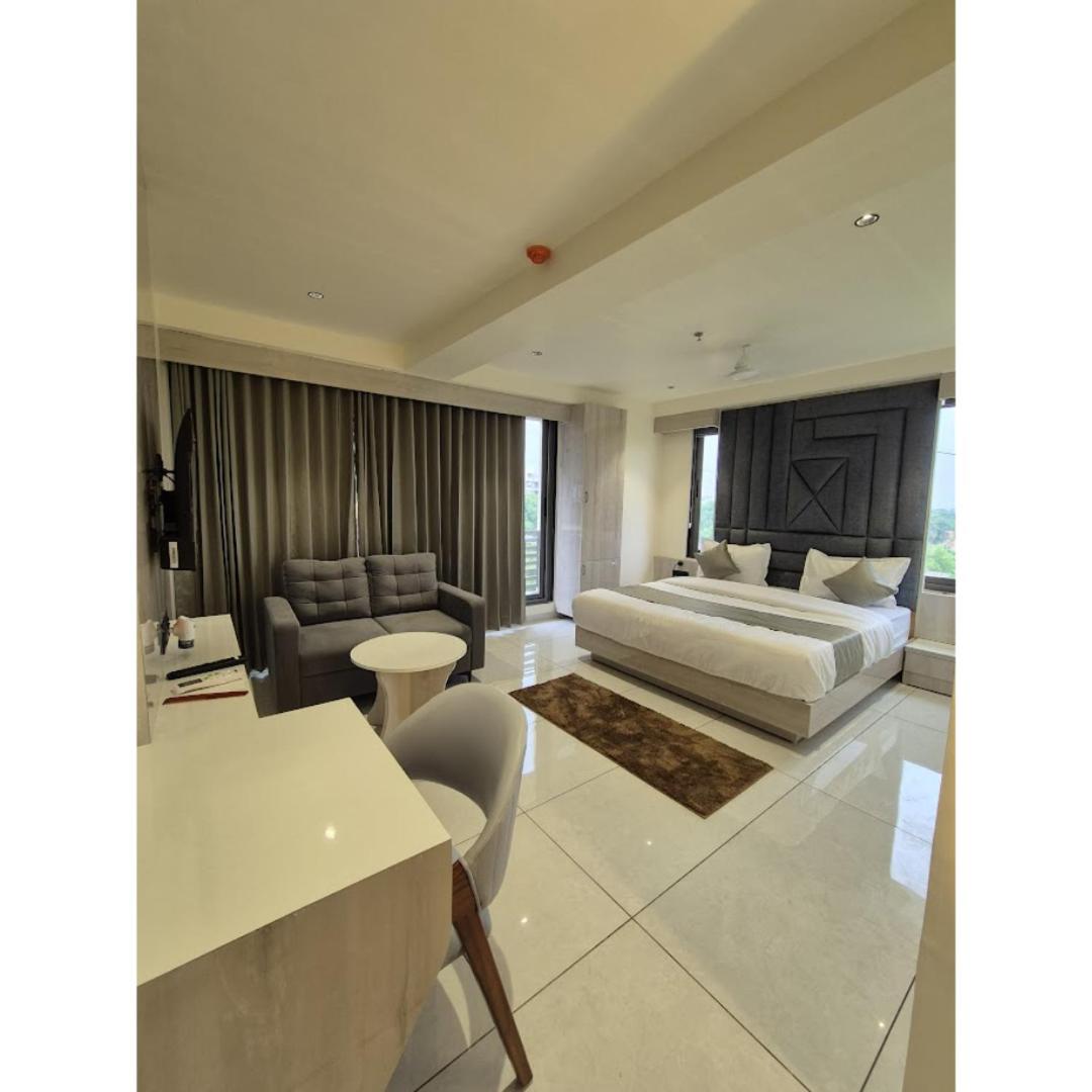 Suite with Garden View