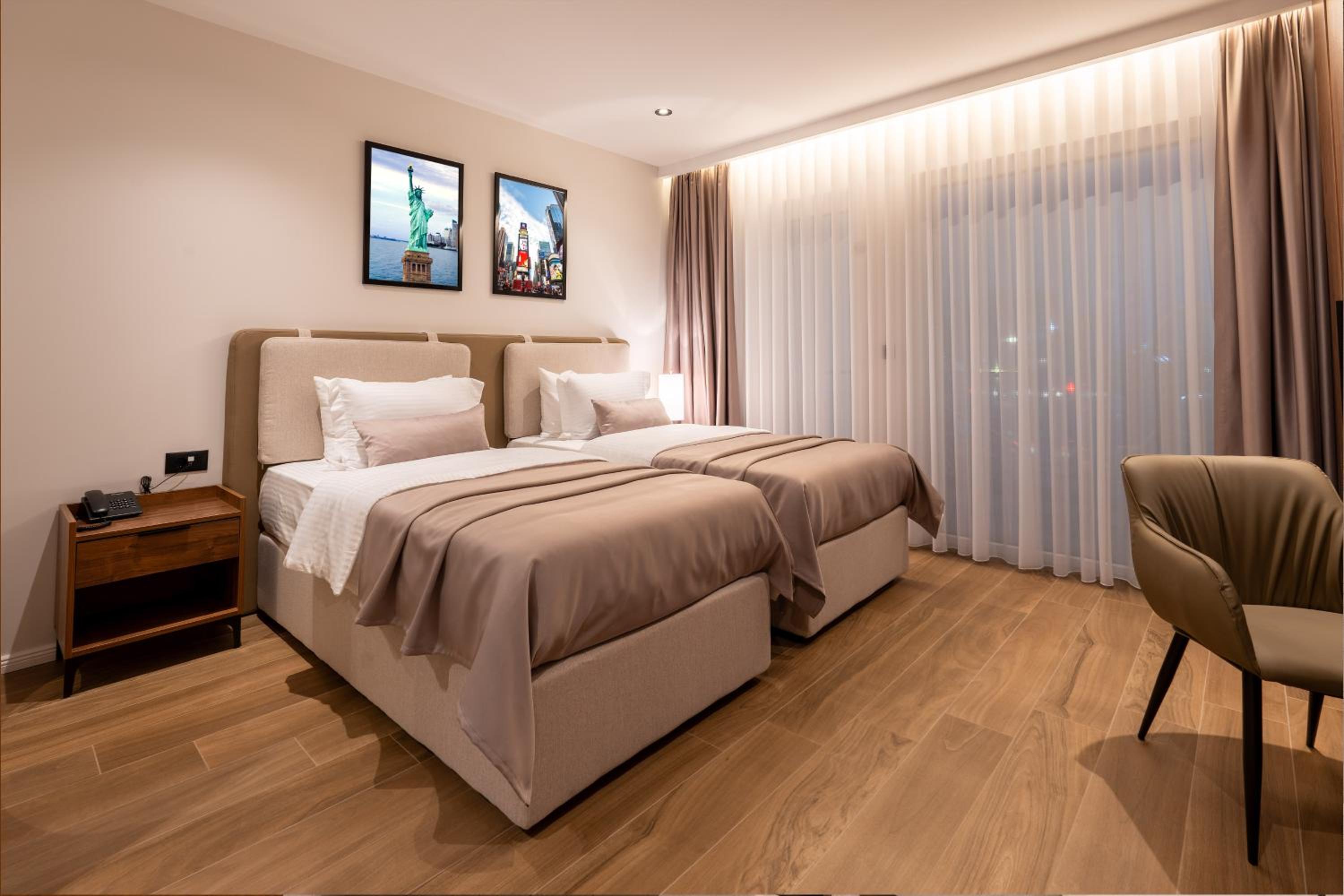 Deluxe Double or Twin Room with City View