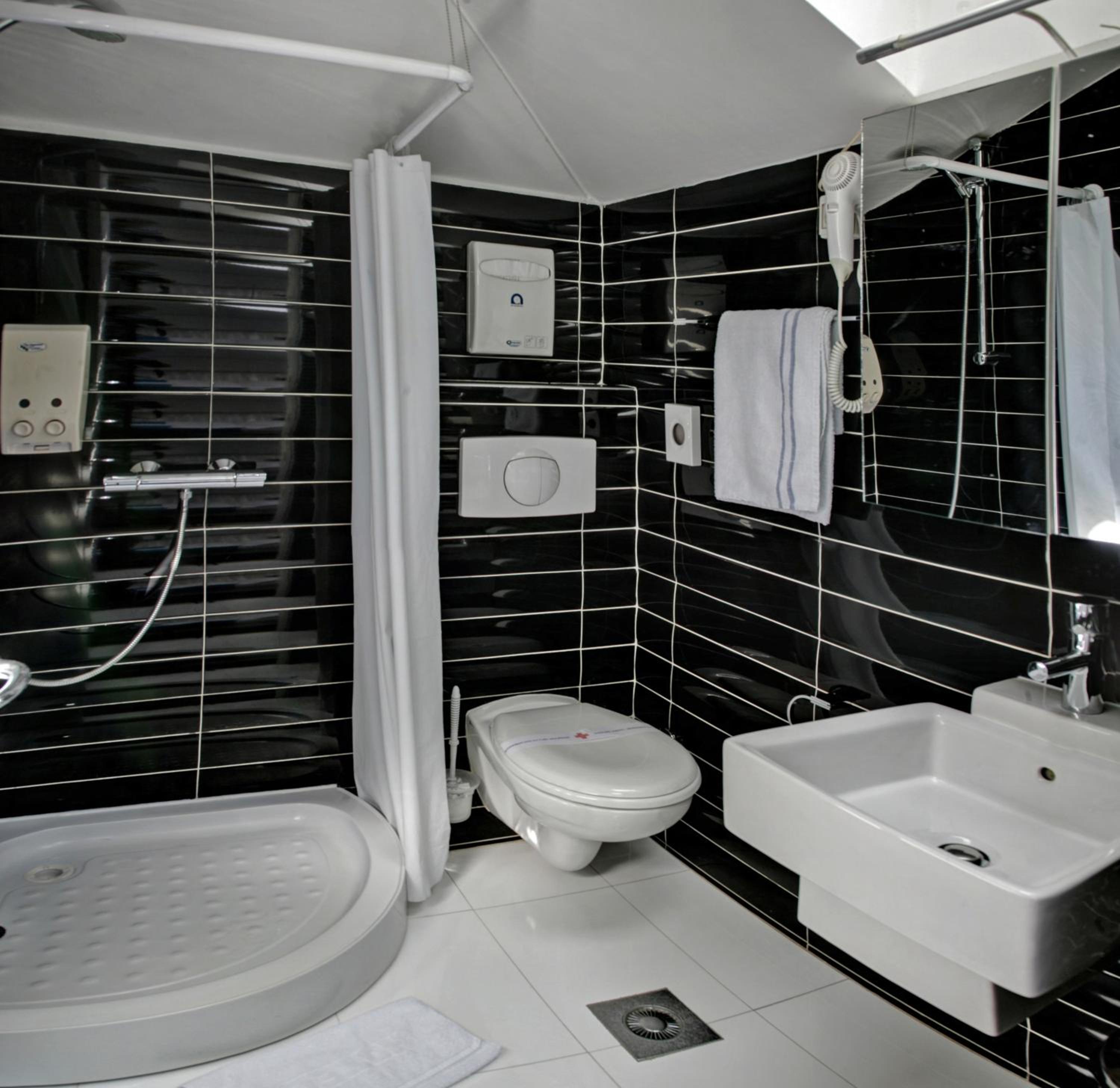 Double Room thumbnail 5