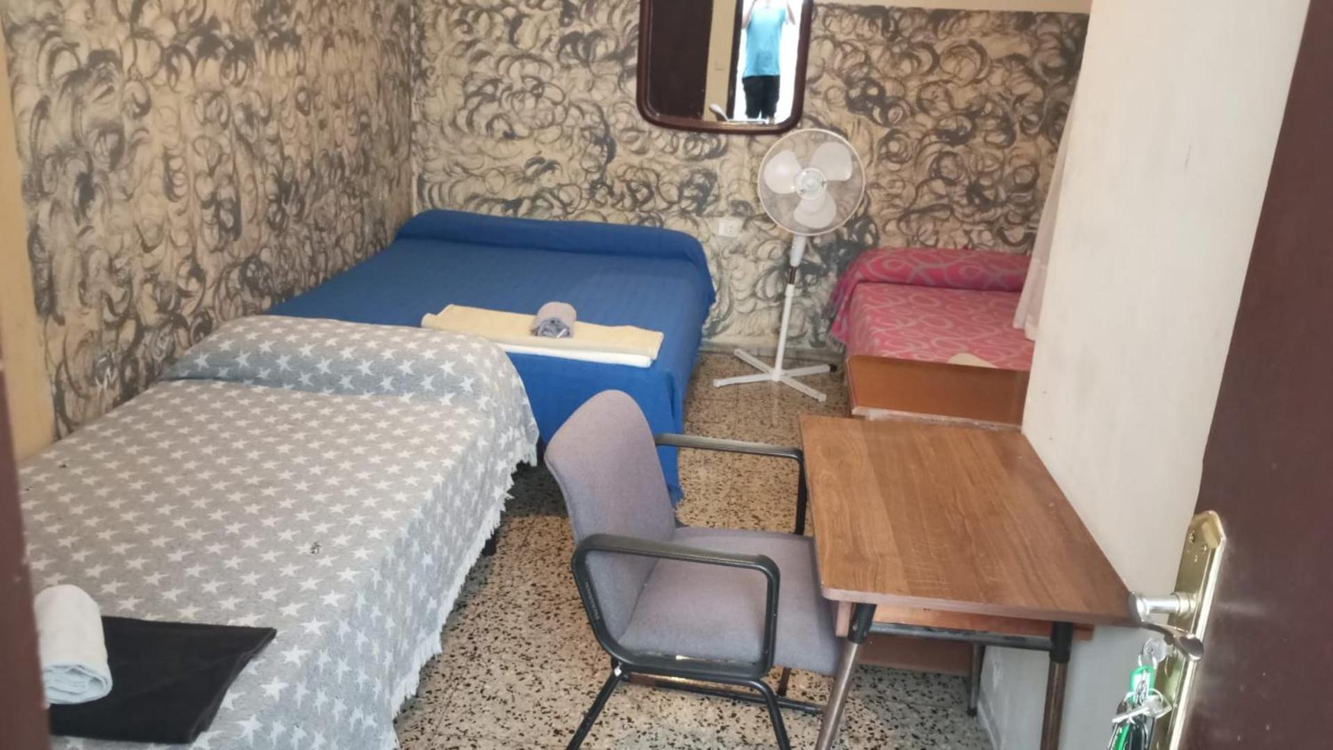 Habitación Cuádruple Económica con Baño Compartido