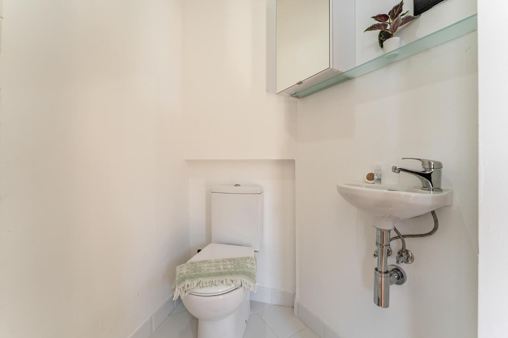 One-Bedroom Apartment photo 2