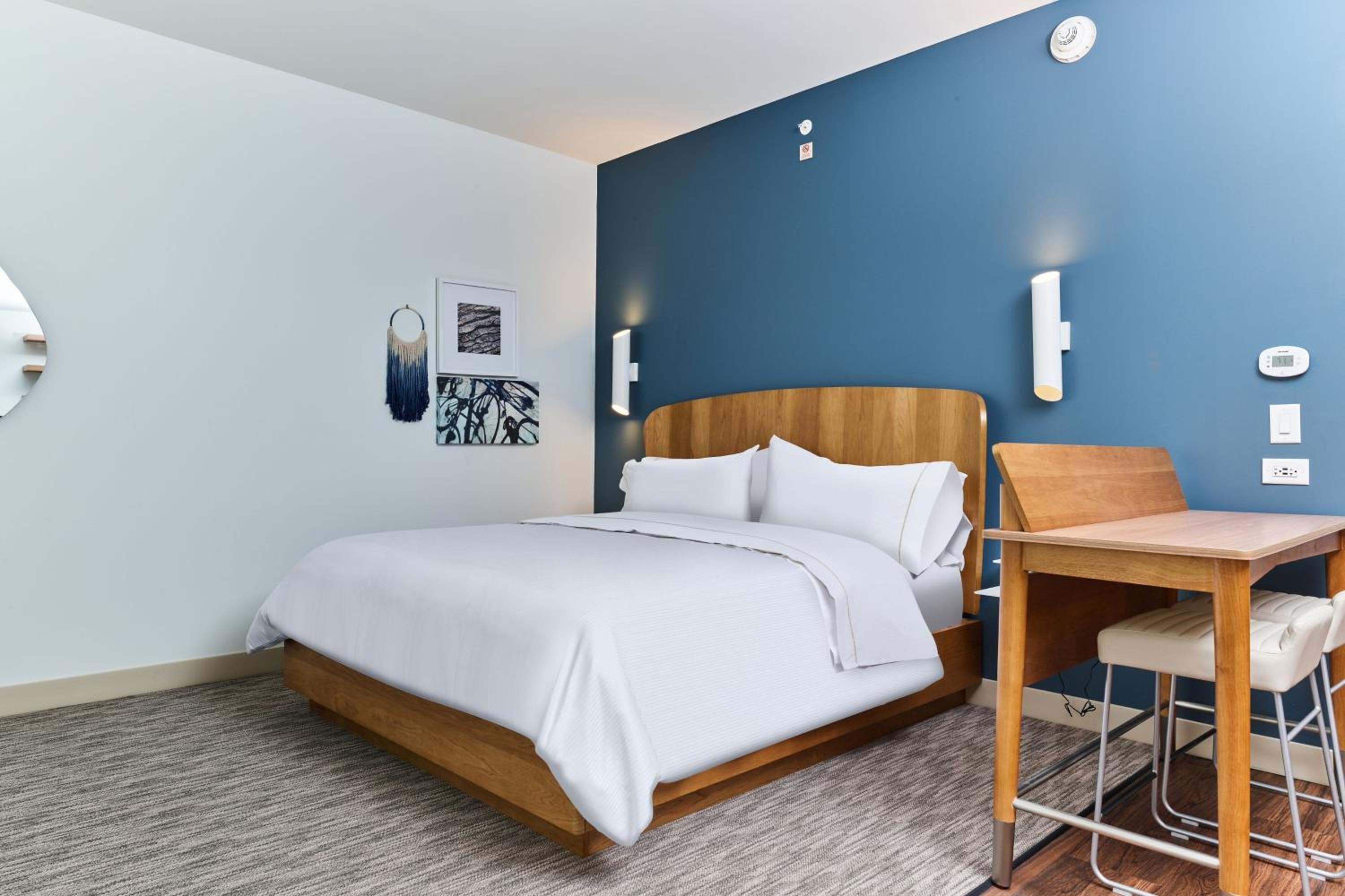 King Studio with Sofa Bed - Hearing Accessible
